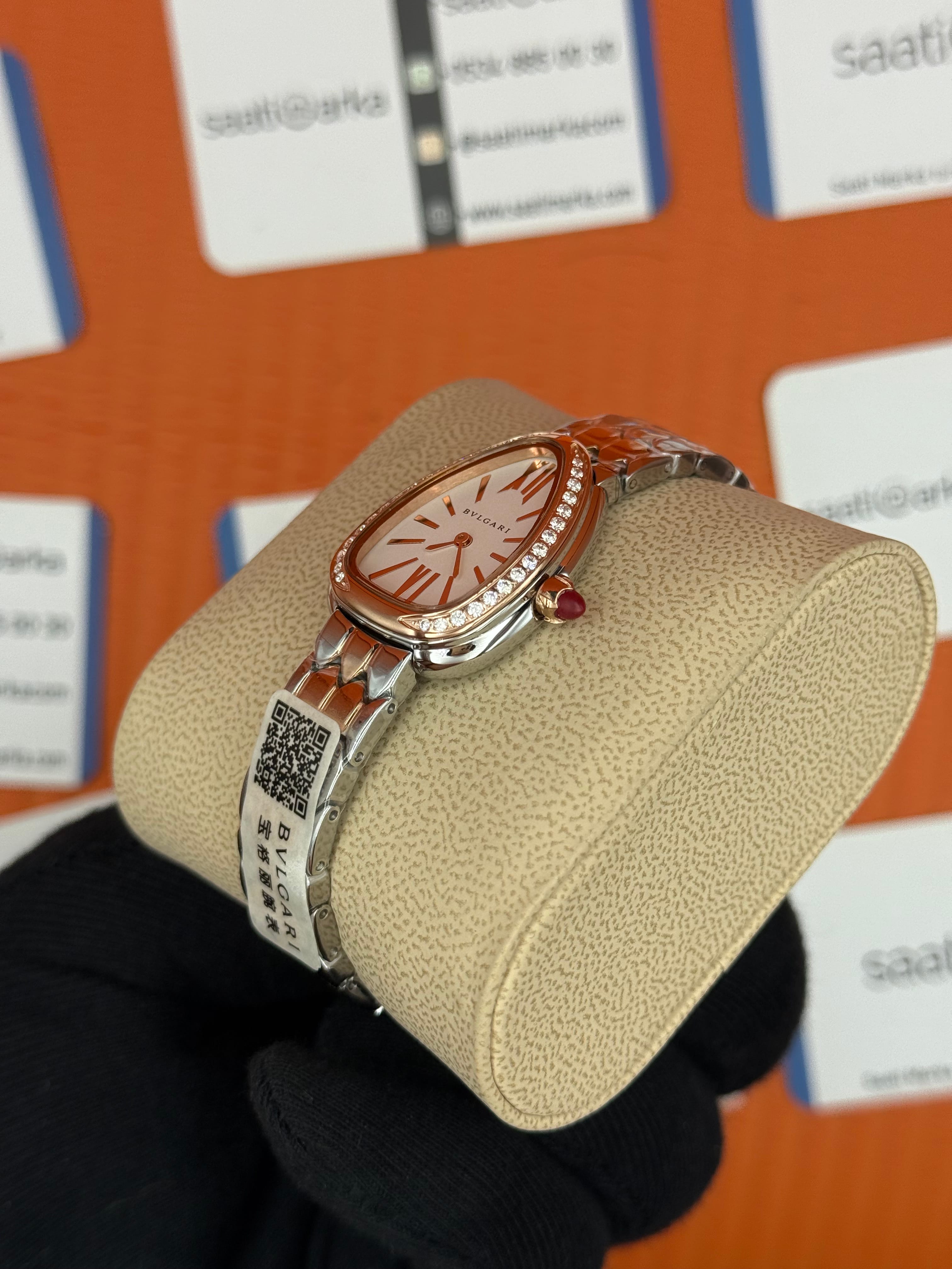 BVLGARİ serpenti seduttori taşlı bezel beyaz kadran rose kasa kordon kadın kol saati
