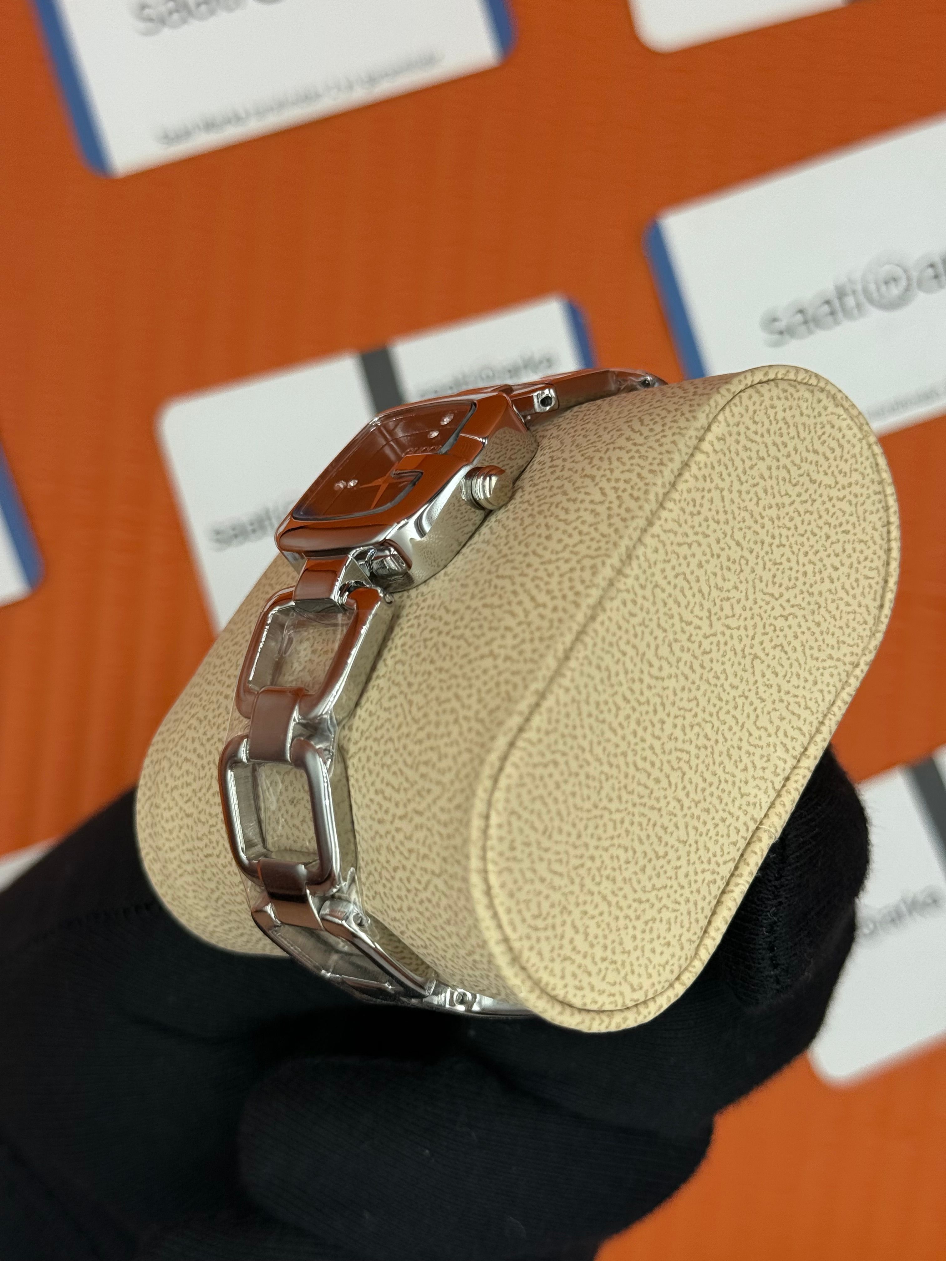 GUCCI YA125509 yeşil kadran silver kasa kordon kadın kol saati