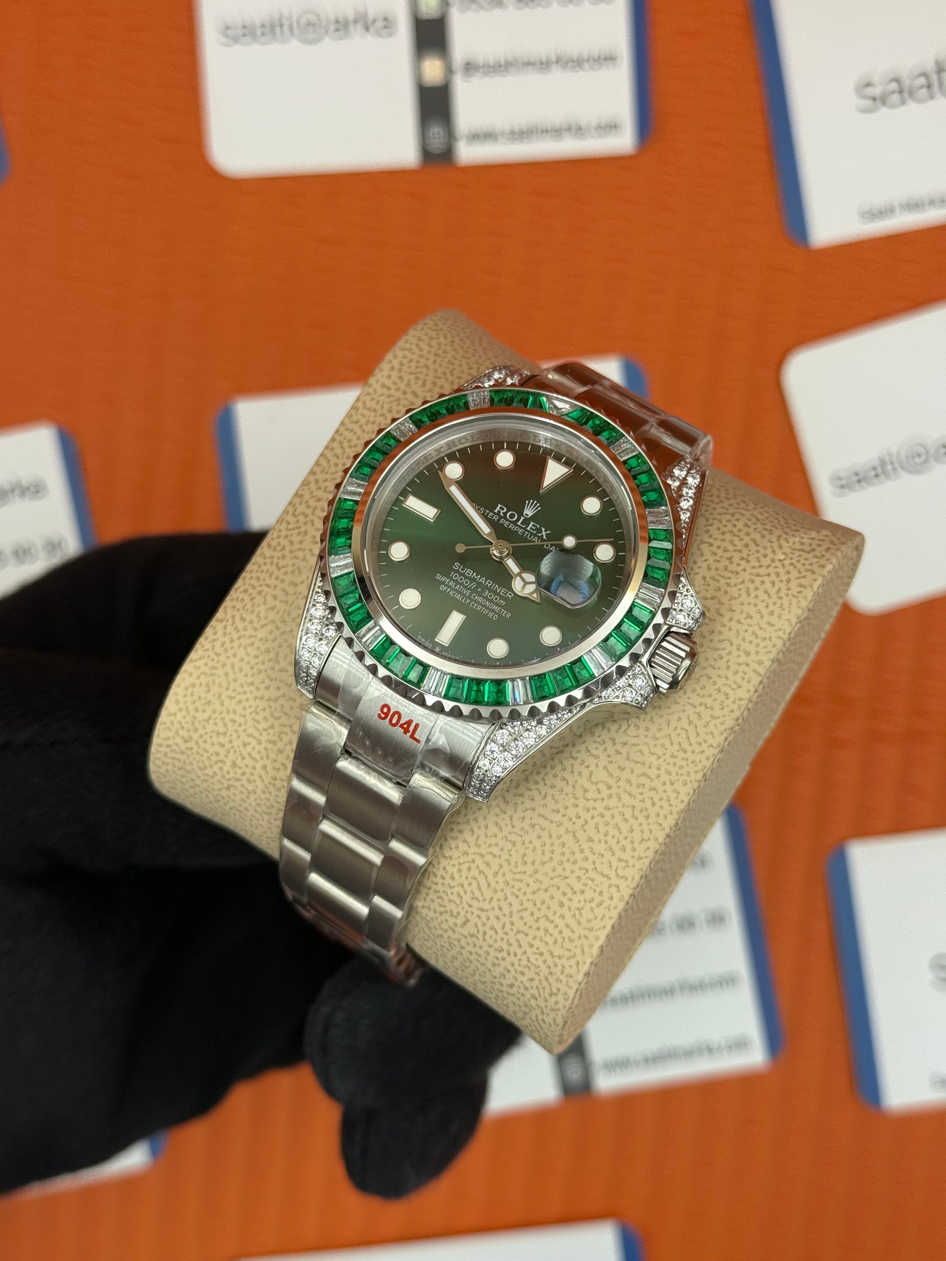 ROLEX Submariner taşlı bezel green dial silver oyster kordon