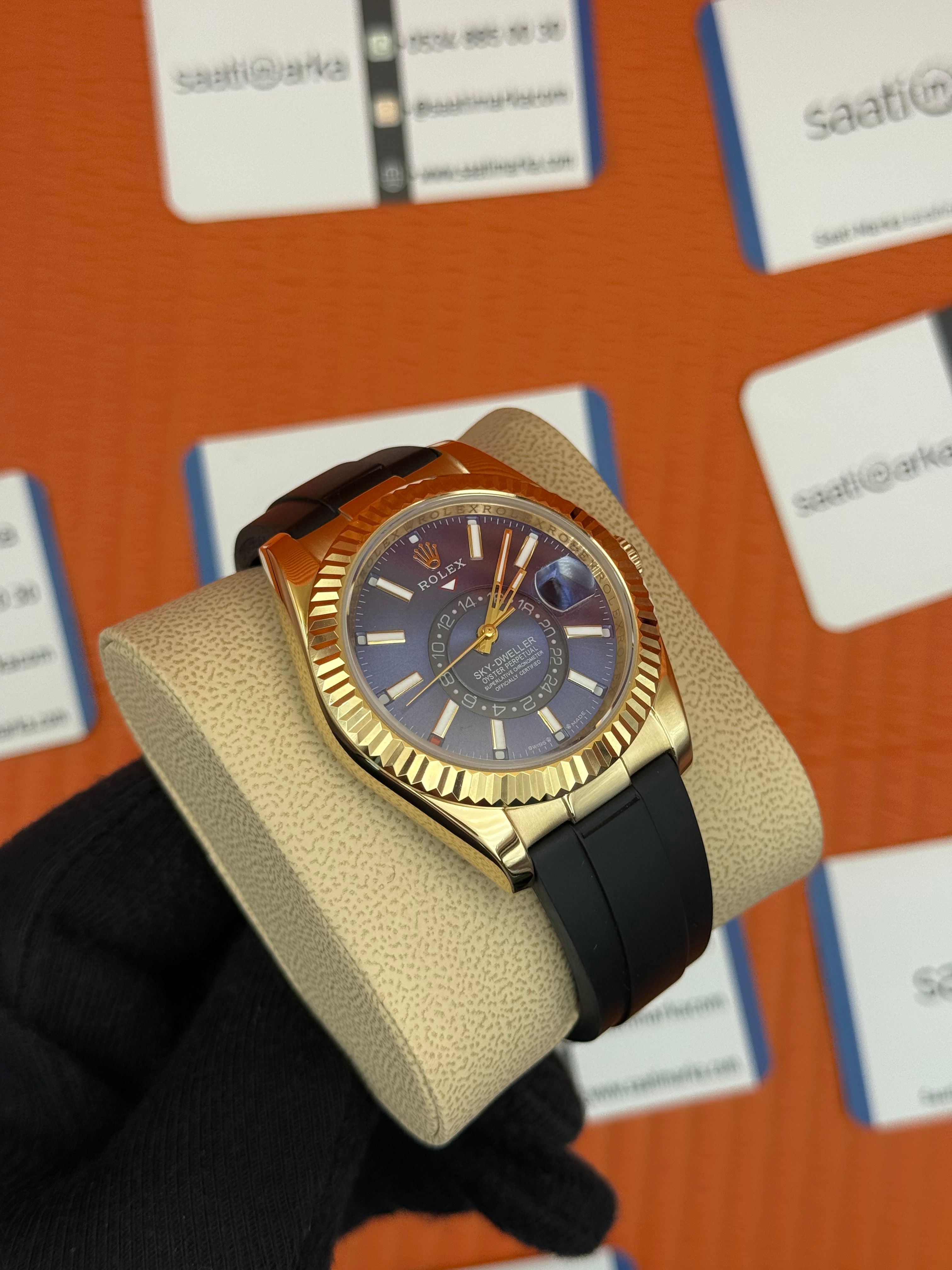ROLEX Sky Dweller blue dial gold kasa siyah kauçuk kordon