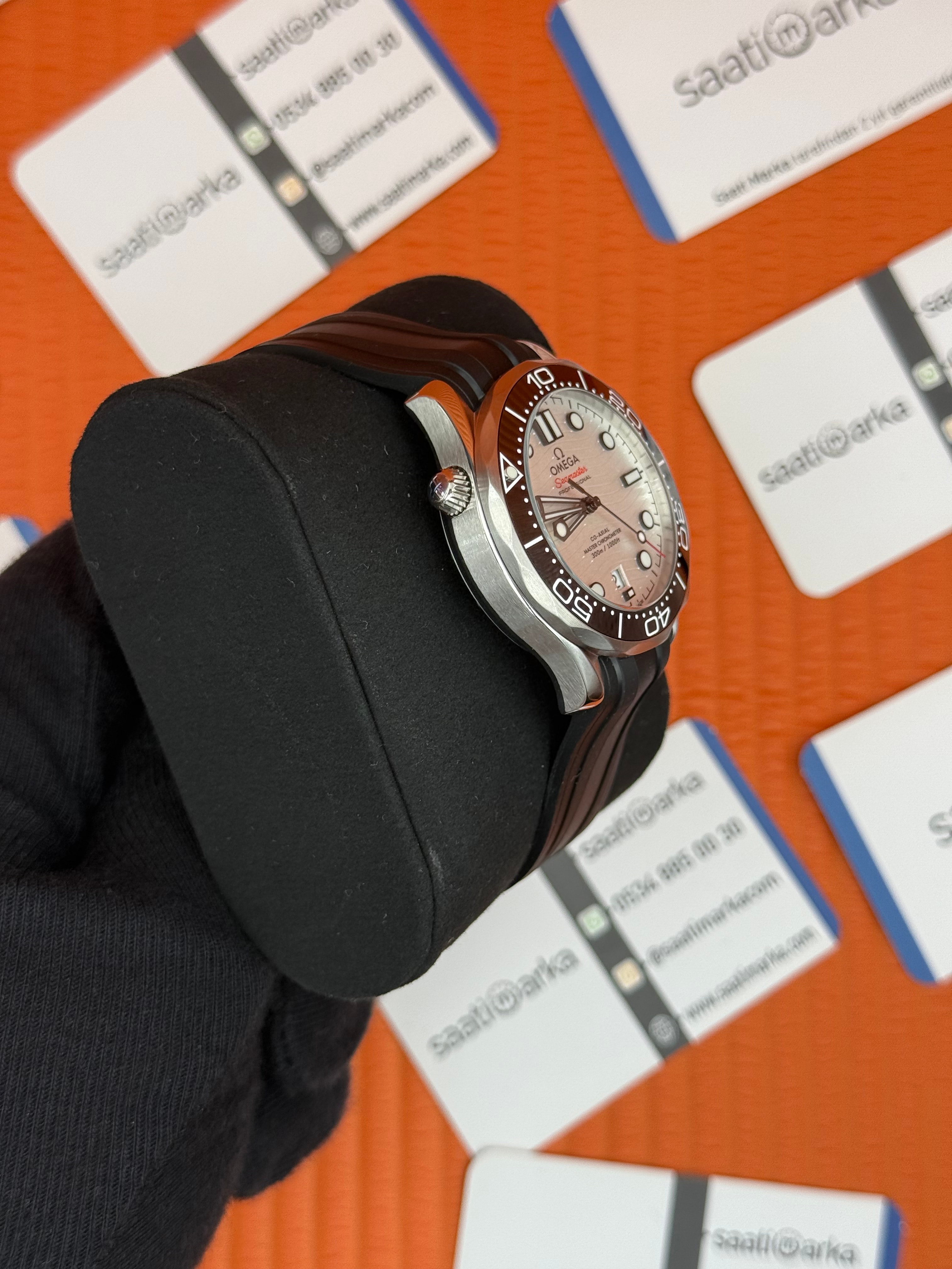 OMEGA SEAMASTER SİYAH KORDON BEYAZ KADRAN