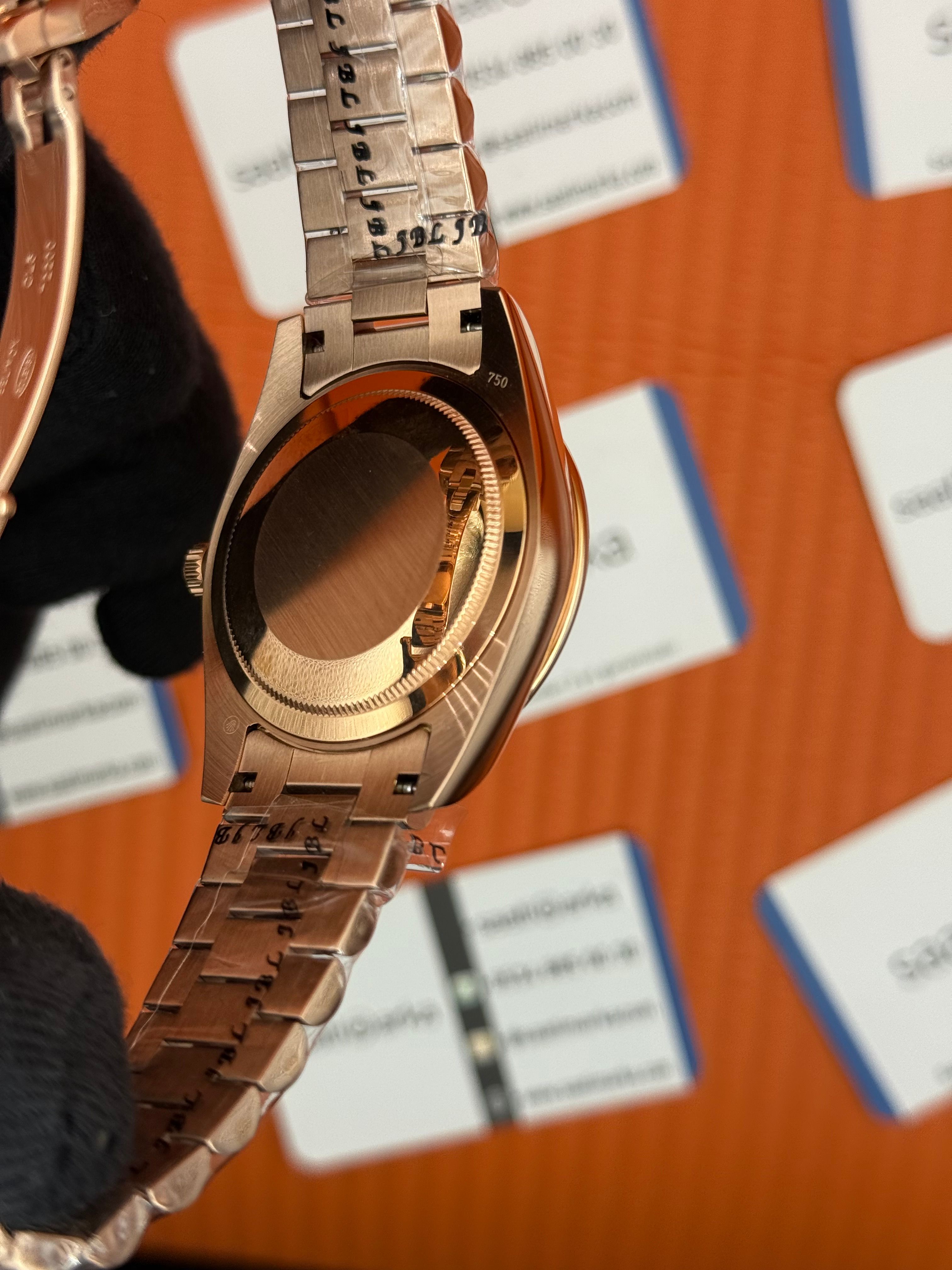 ROLEX Dsay Date taşlı bezel rose kadran rose kasa-kordon oyster
