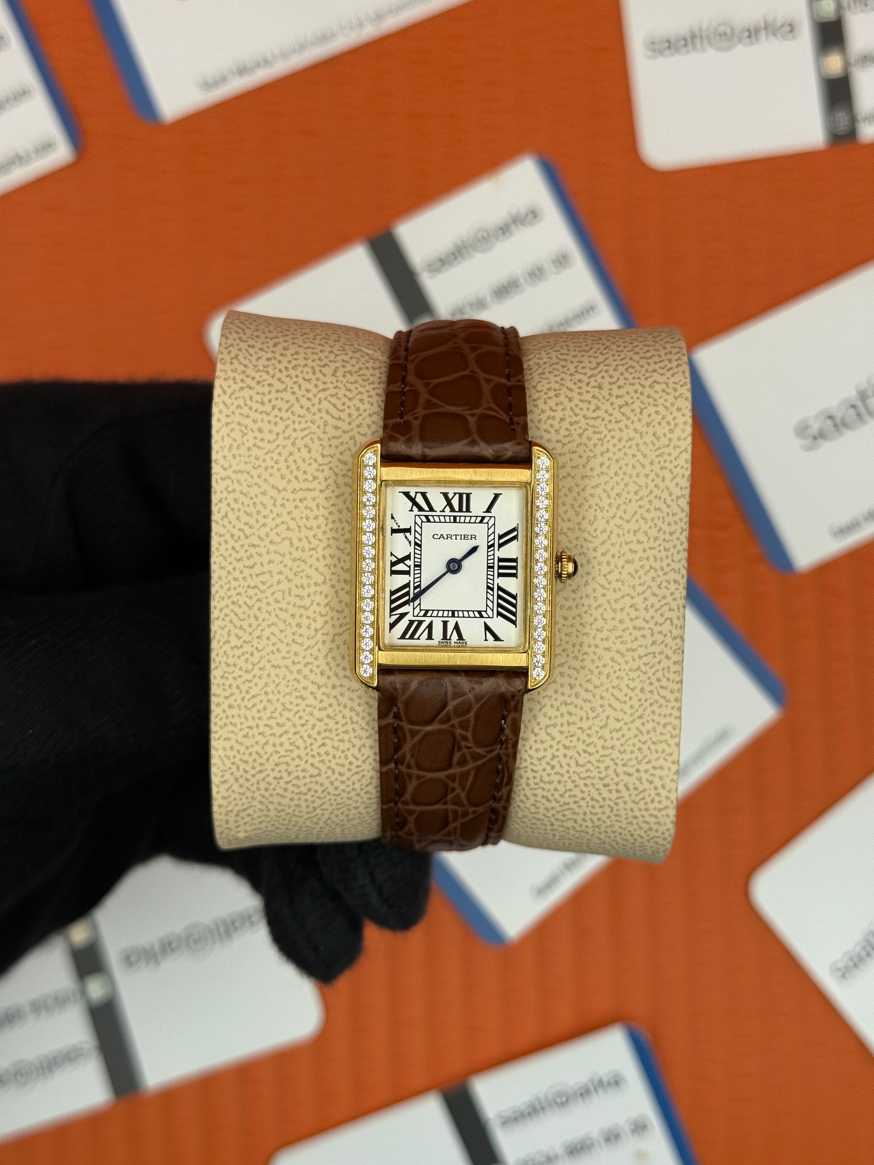 CARTIER Tank 29mm kadın kol saati gold kasa taşlı bezel kahverengi deri kordon