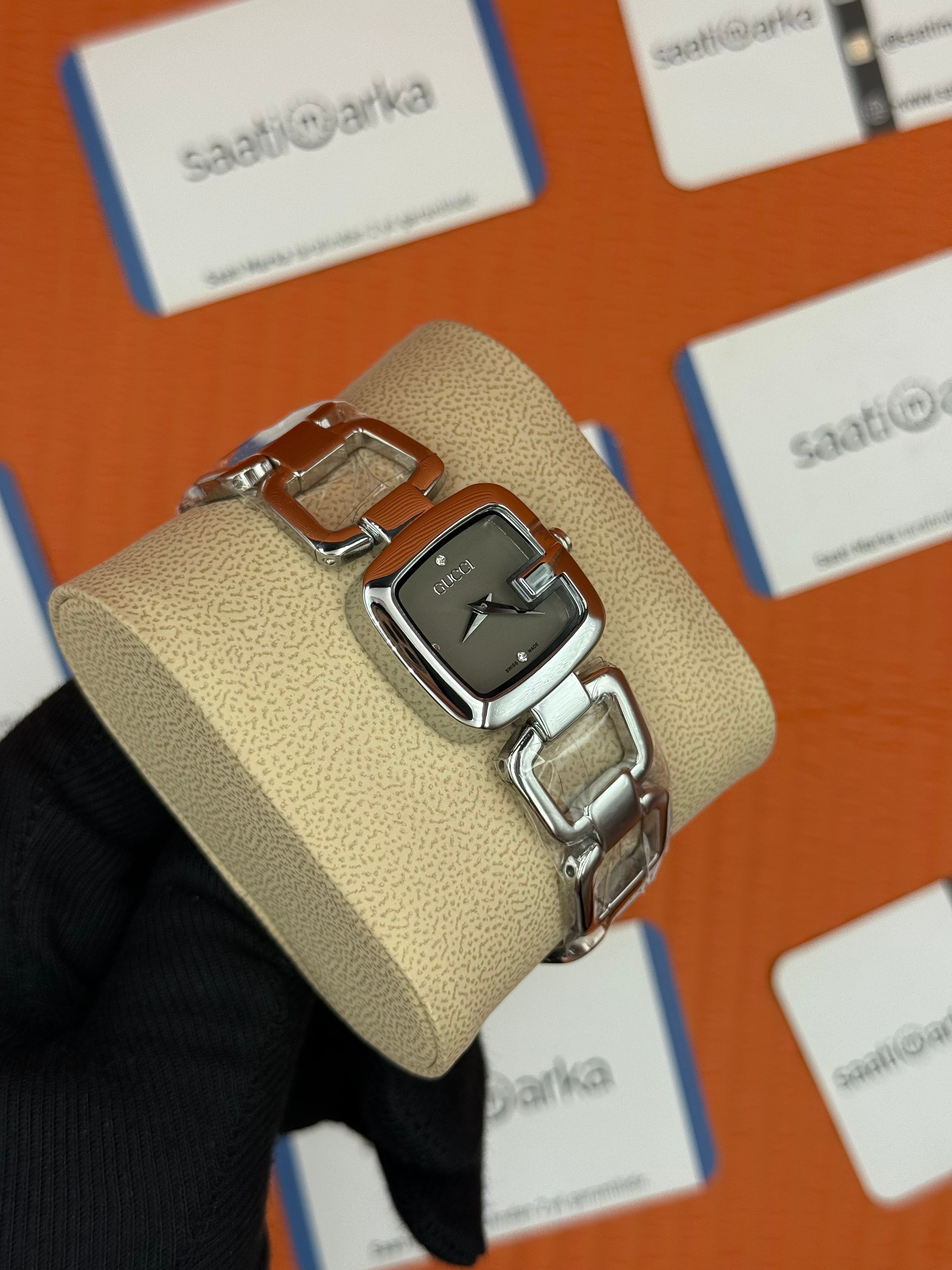 GUCCI YA125406 antrasit kadran silver kasa kordon kadın kol saati