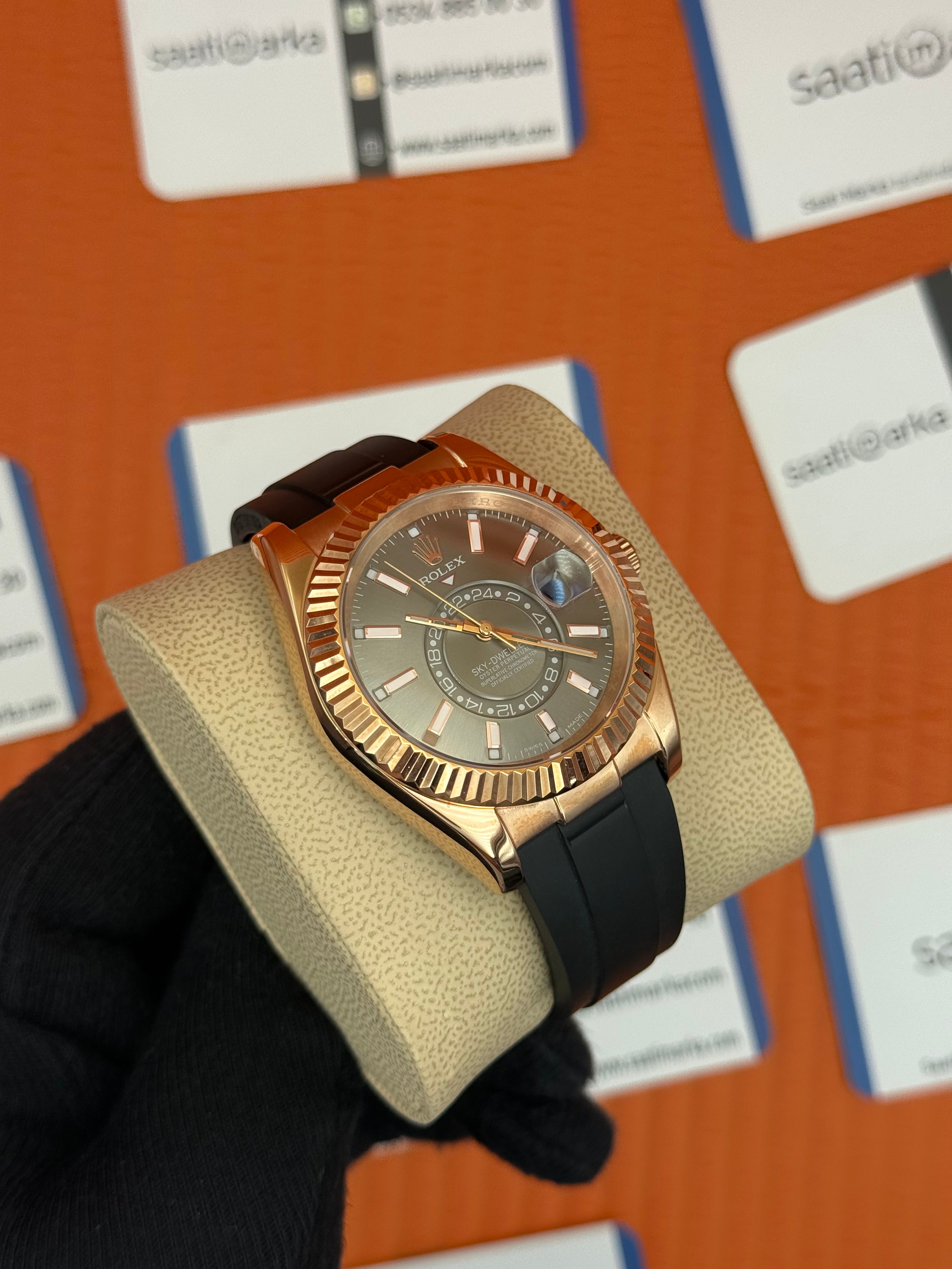 ROLEX Sky Dweller grey dial rose siyah kauçuk kordon
