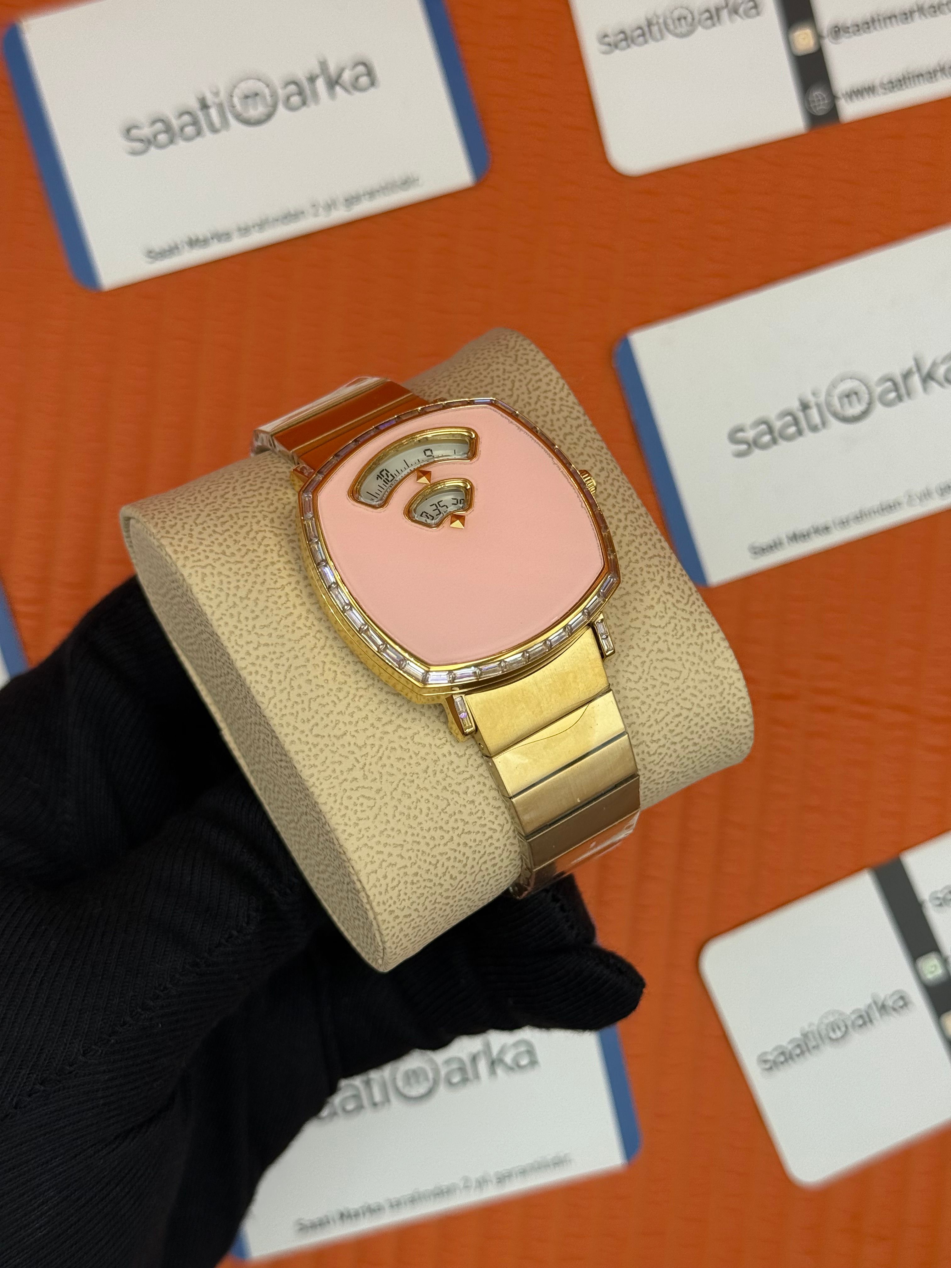 GUCCI GRIP toz pembe kadran gold kordon kadın kol saati