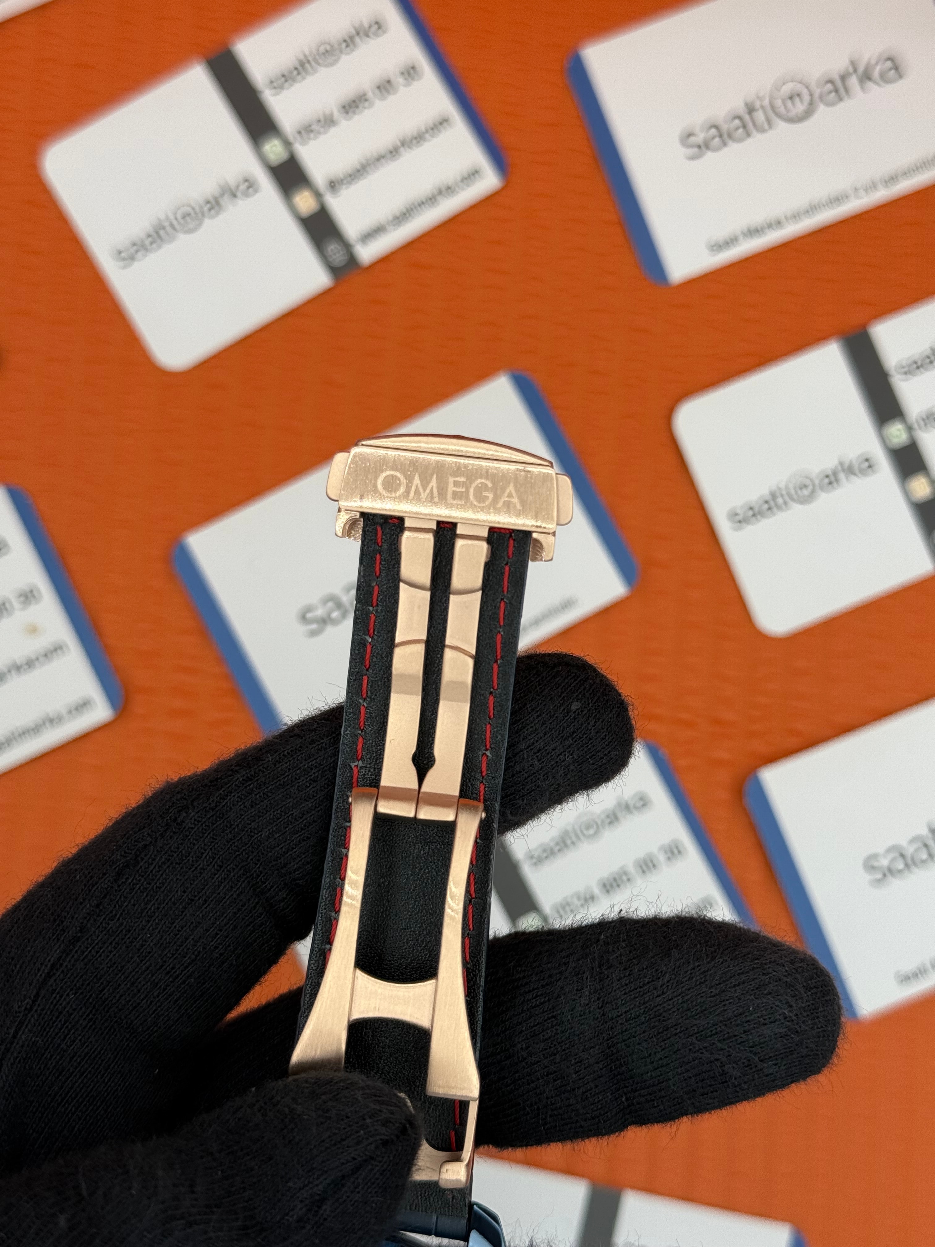 OMEGA SPEEDMASTER LACİVERT KORDON LACİVERT KASA SİYAH BEZEL