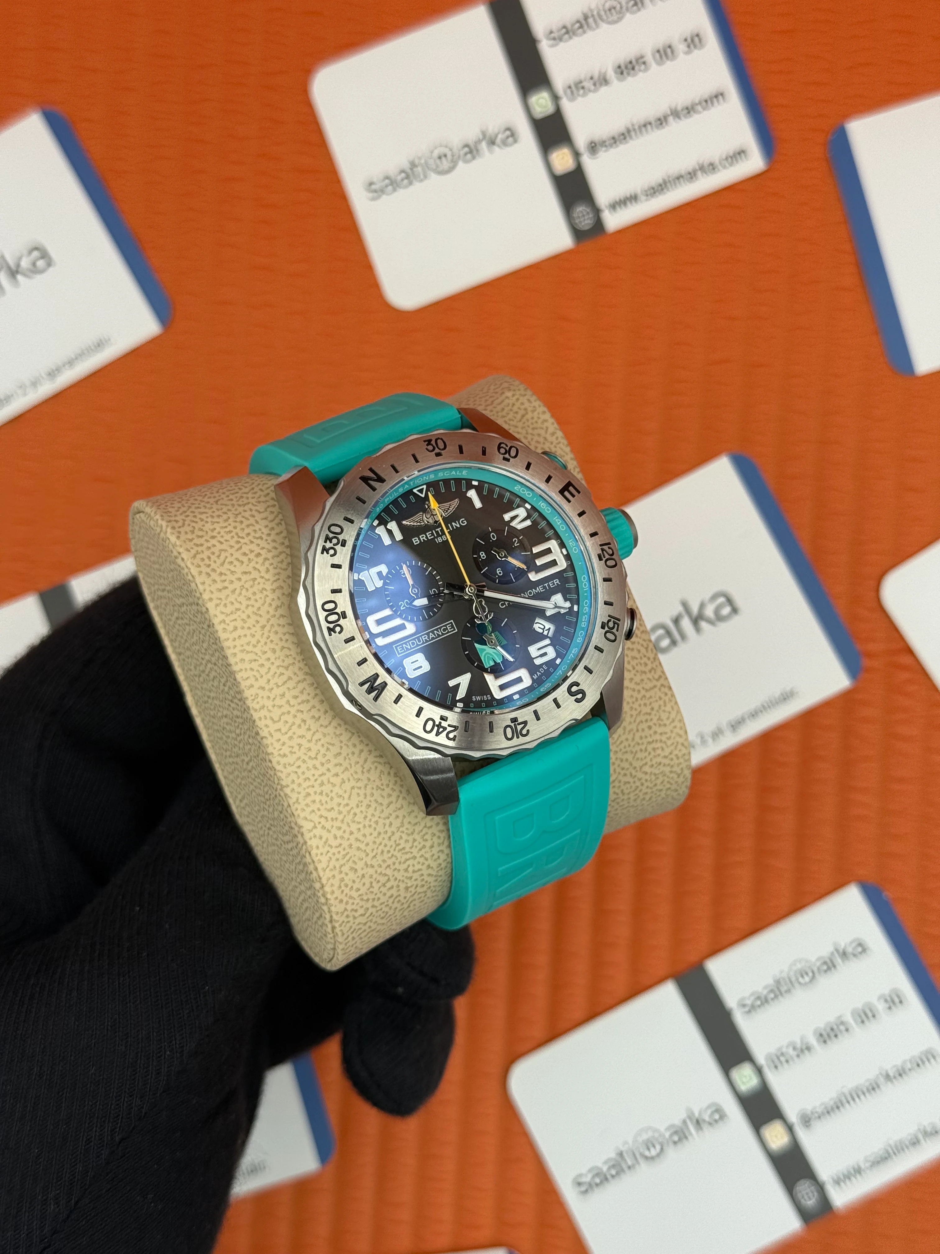 BREITLING Endurance turkuaz kauçuk kordon siyah kadran çelik kasa