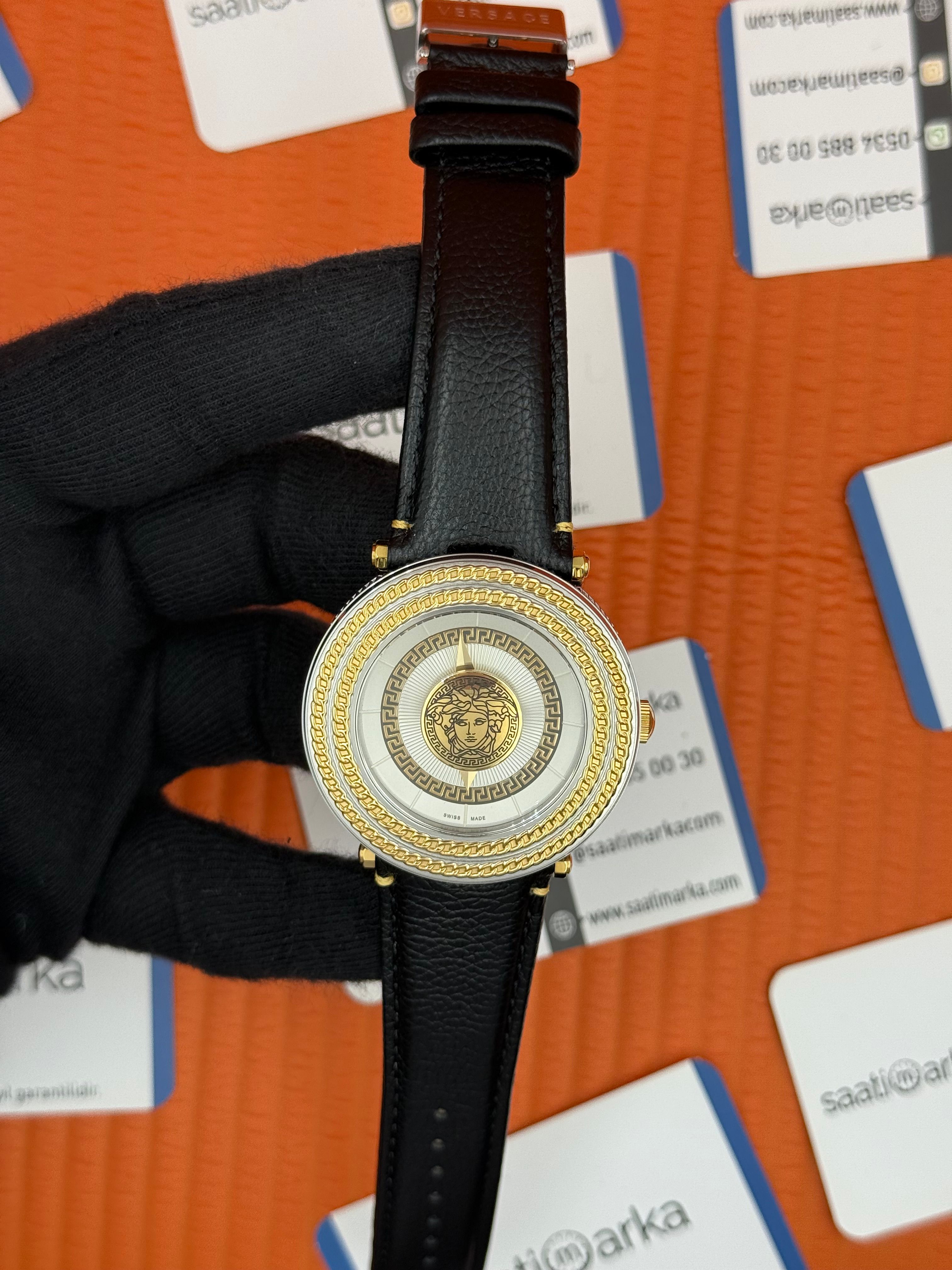 VERSACE SİYAH DERİ KORDON BEYAZ KADRAN GOLD BEZEL