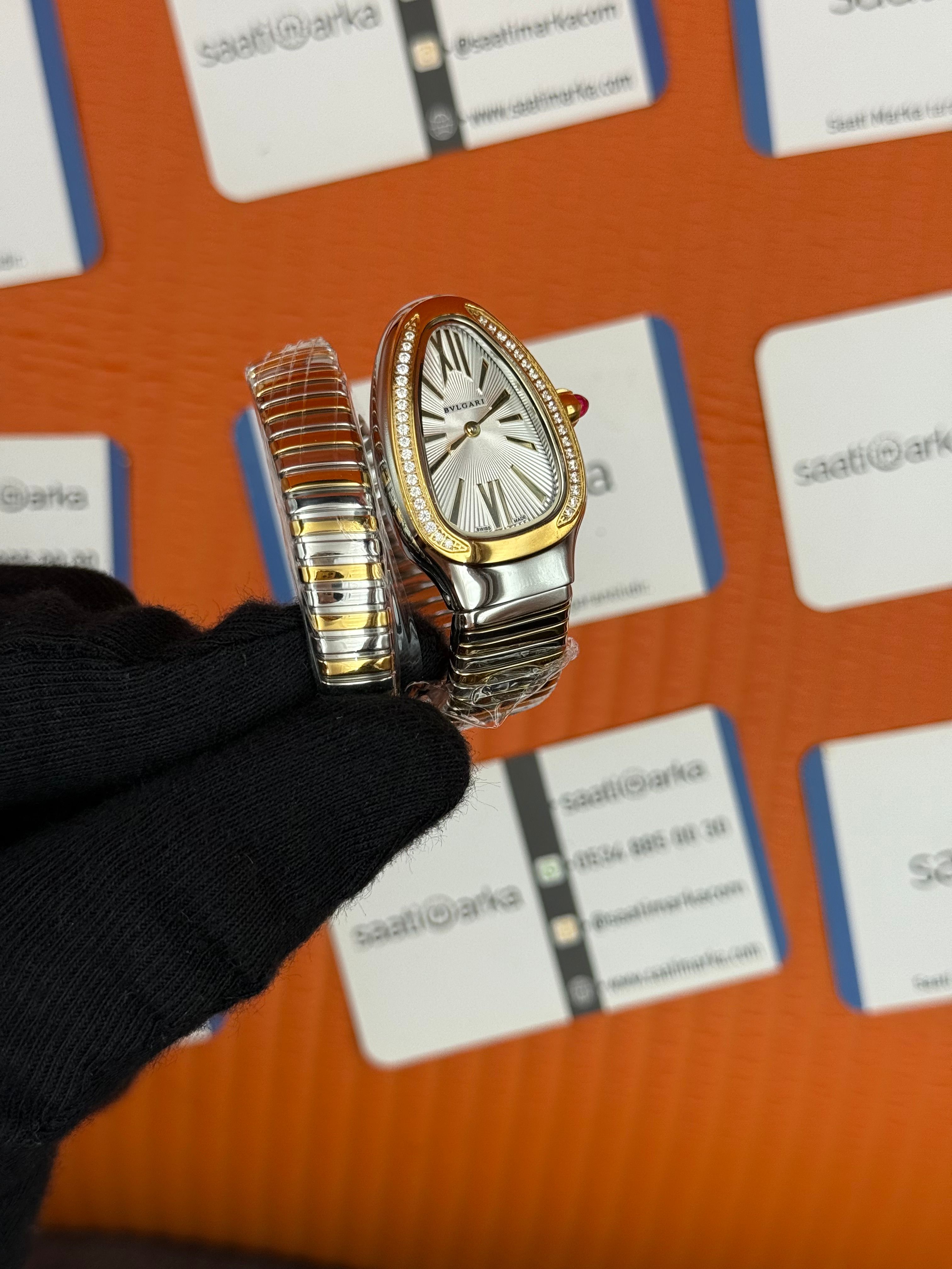 BVLGARİ serpenti tek sarma gold silver kordon taşlı bezel  beyaz kadran kadın kol saati