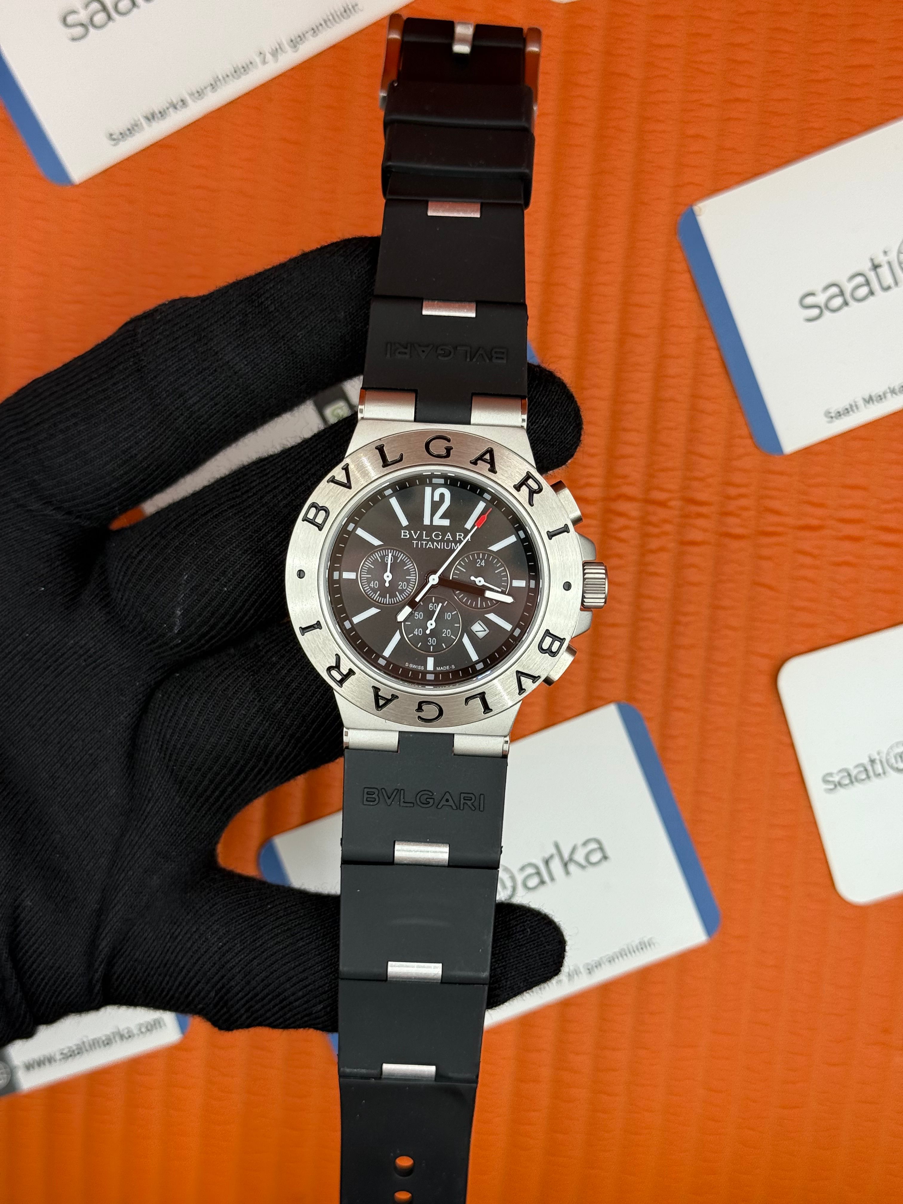 BVLGARI Titanium siyah kadran silver kasa siyah kauçuk kordon