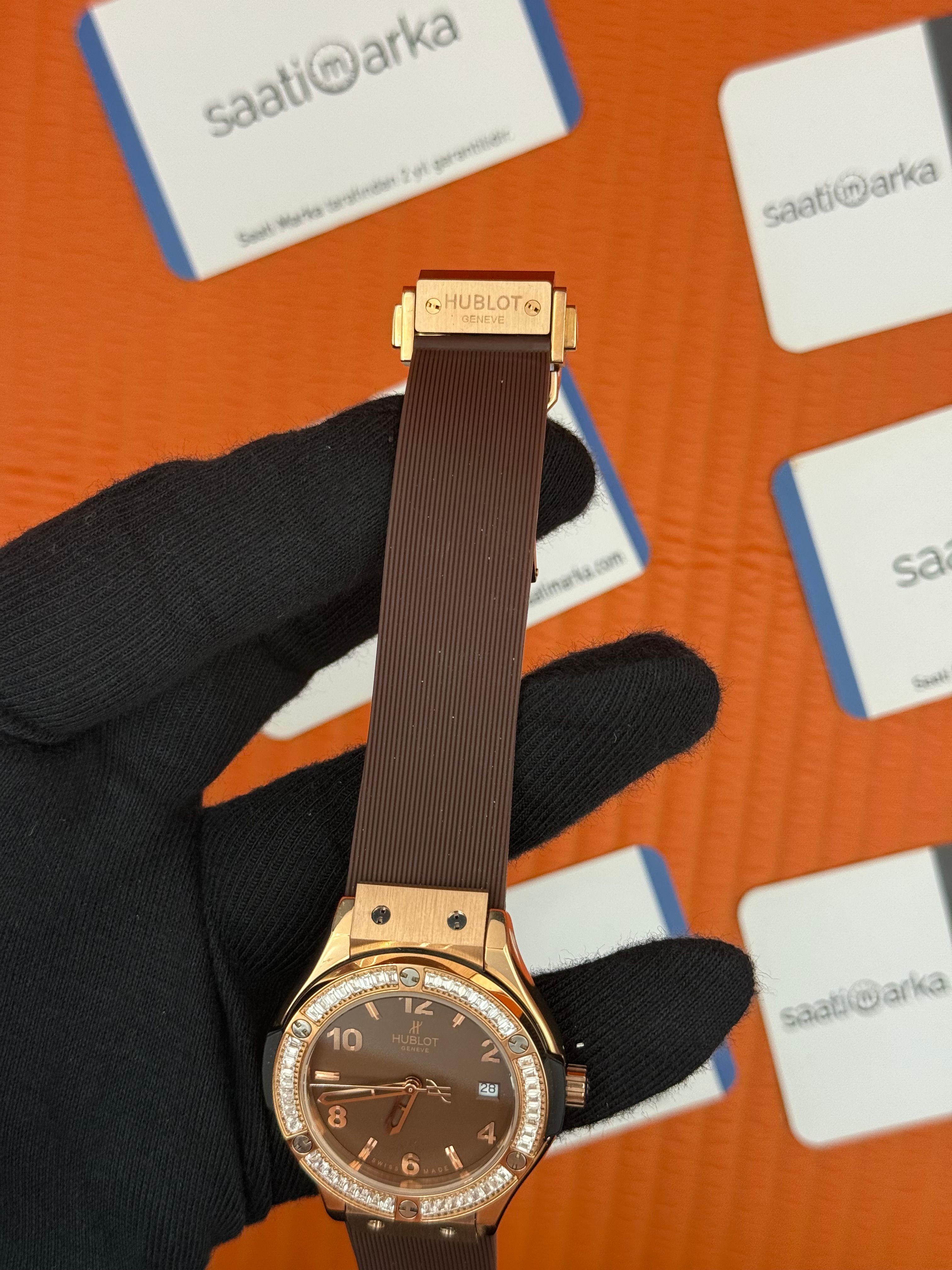 HUBLOT taşlı bezel kahverengi kadran rose kasa kahverengi kauçuk kordon kadın kol saati