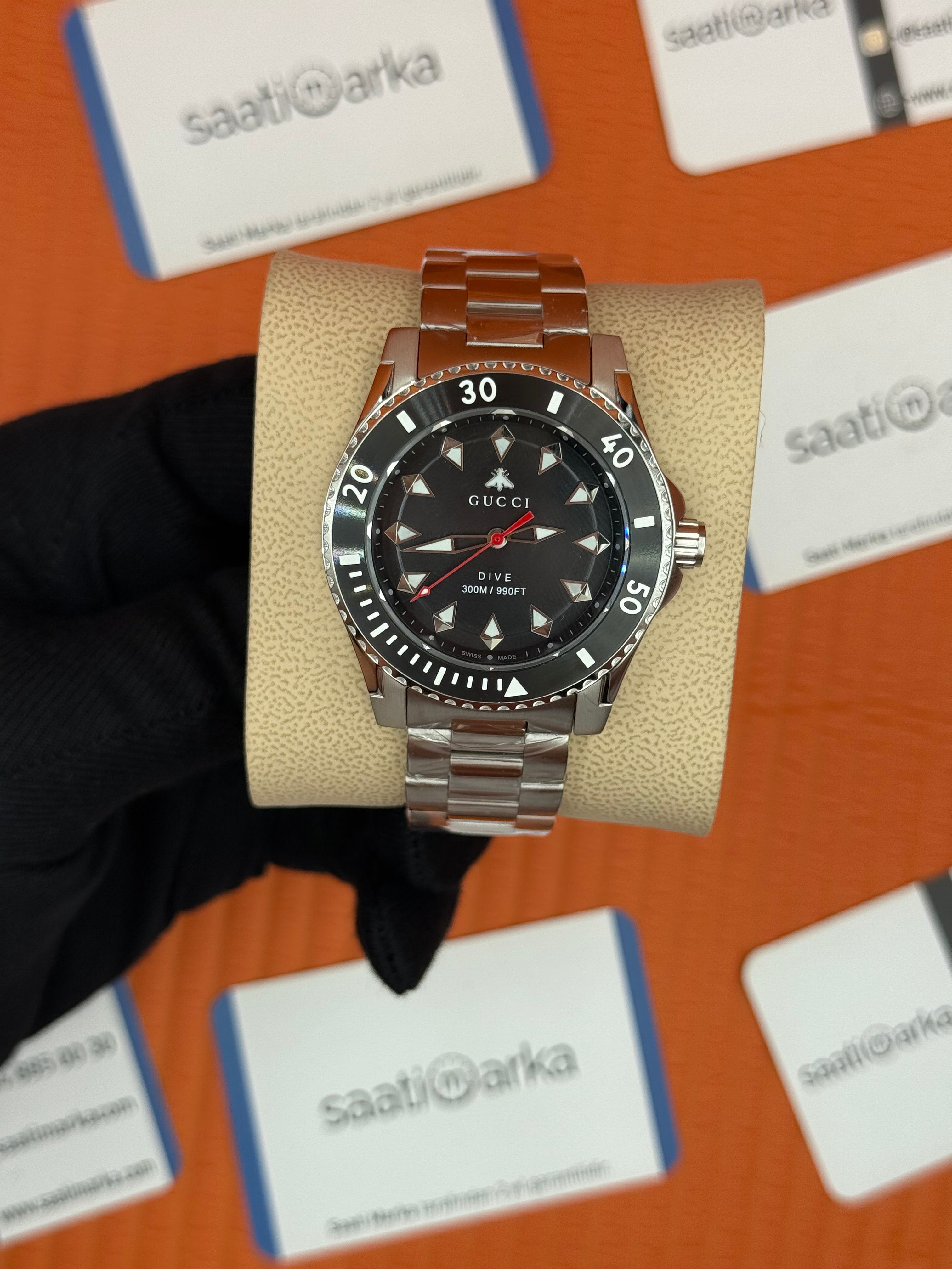 GUCCI DİVE 300M siyah kadran silver kasa kordon siyah bezel