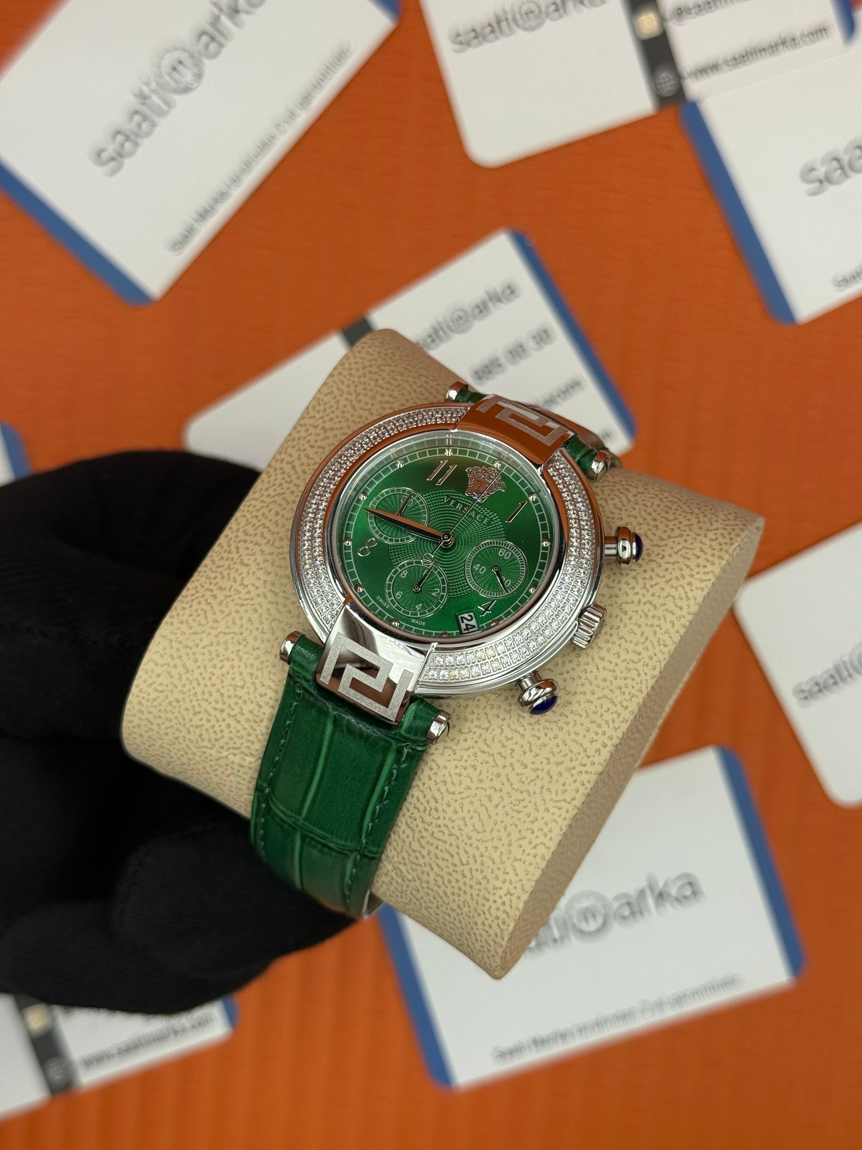 VERSACE taşlı bezel yeşil kadran yeşil deri kordon silver kasa kadın  kol saati
