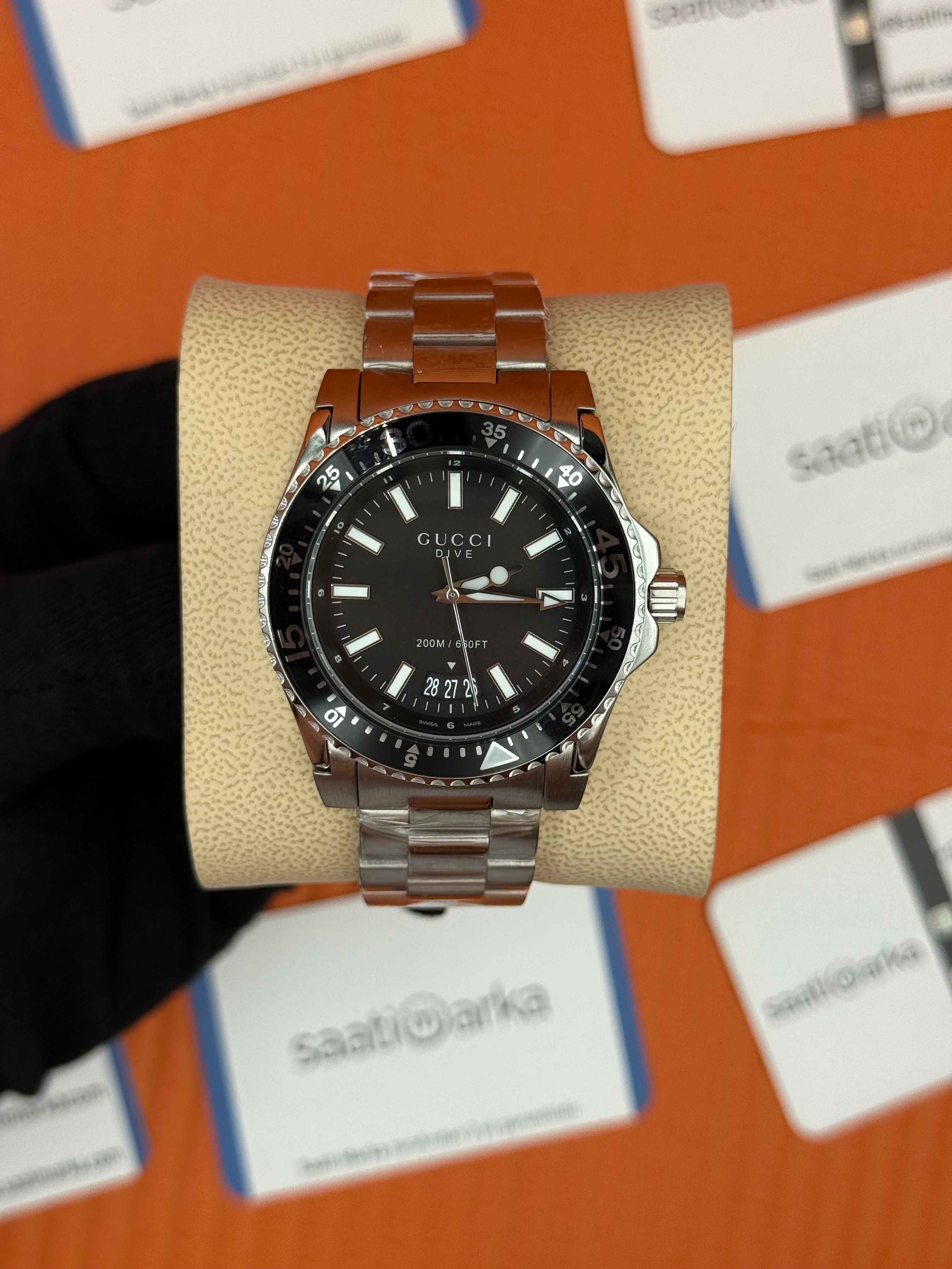 GUUCI DİVE 200M siyah kadran çelik kasa kordon siyah bezel 40mm