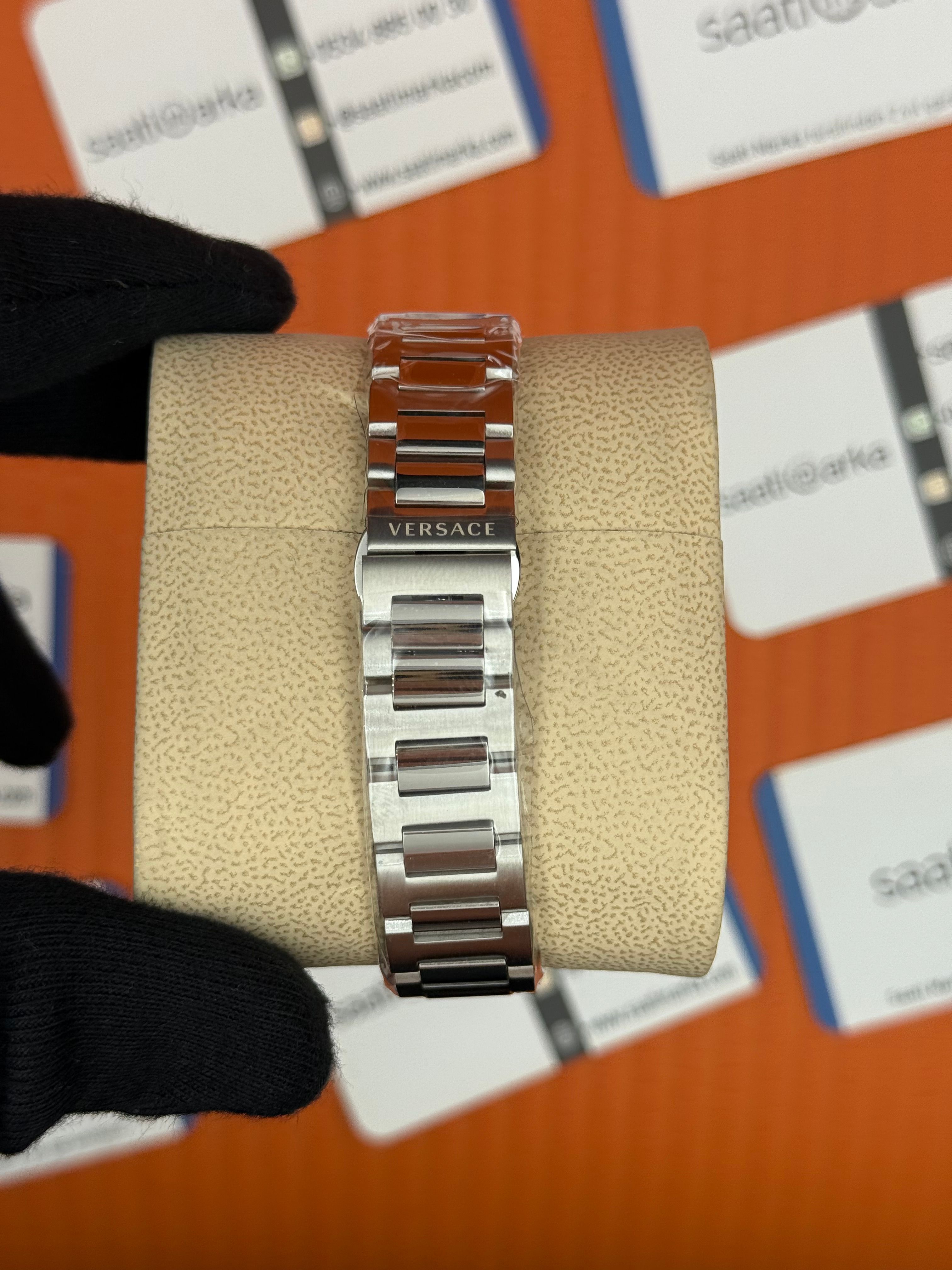 VERSACE beyaz kadran silver kasa kordon kadın kol saati