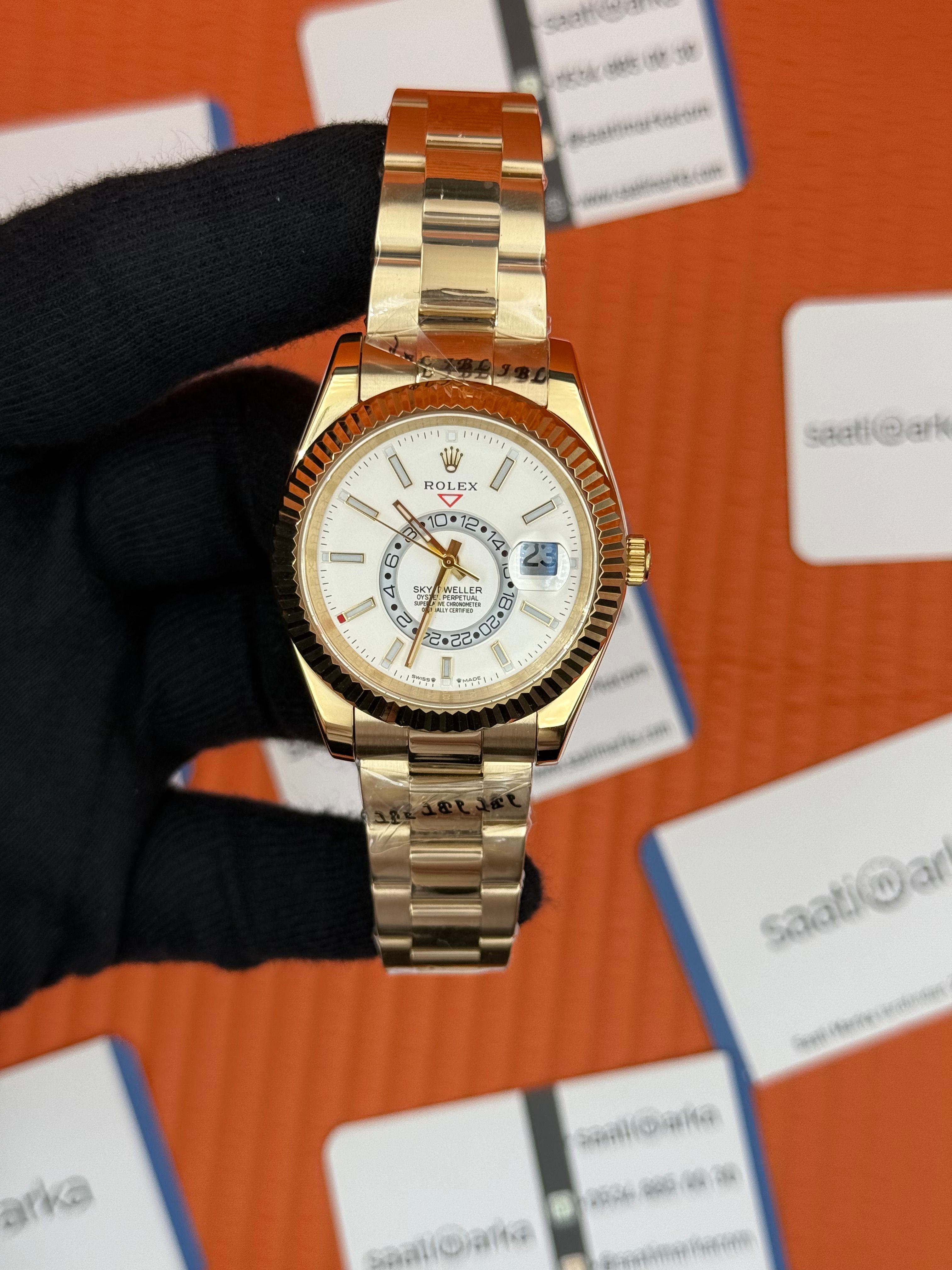 ROELX Sky Dweller white dial oyster kordon gold kasa-kordon