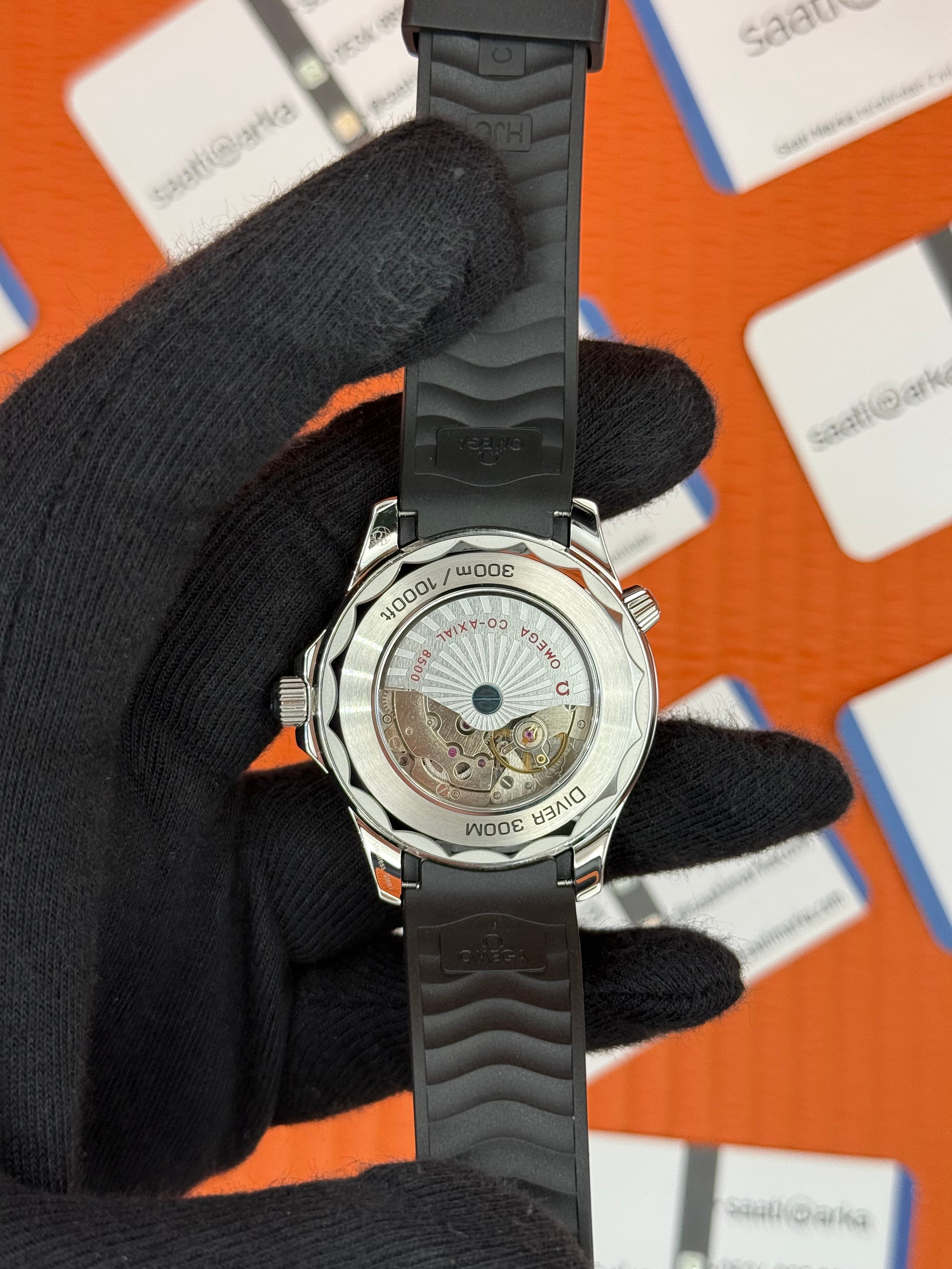 OMEGA SEAMASTER SİYAH KORDON BEYAZ KADRAN