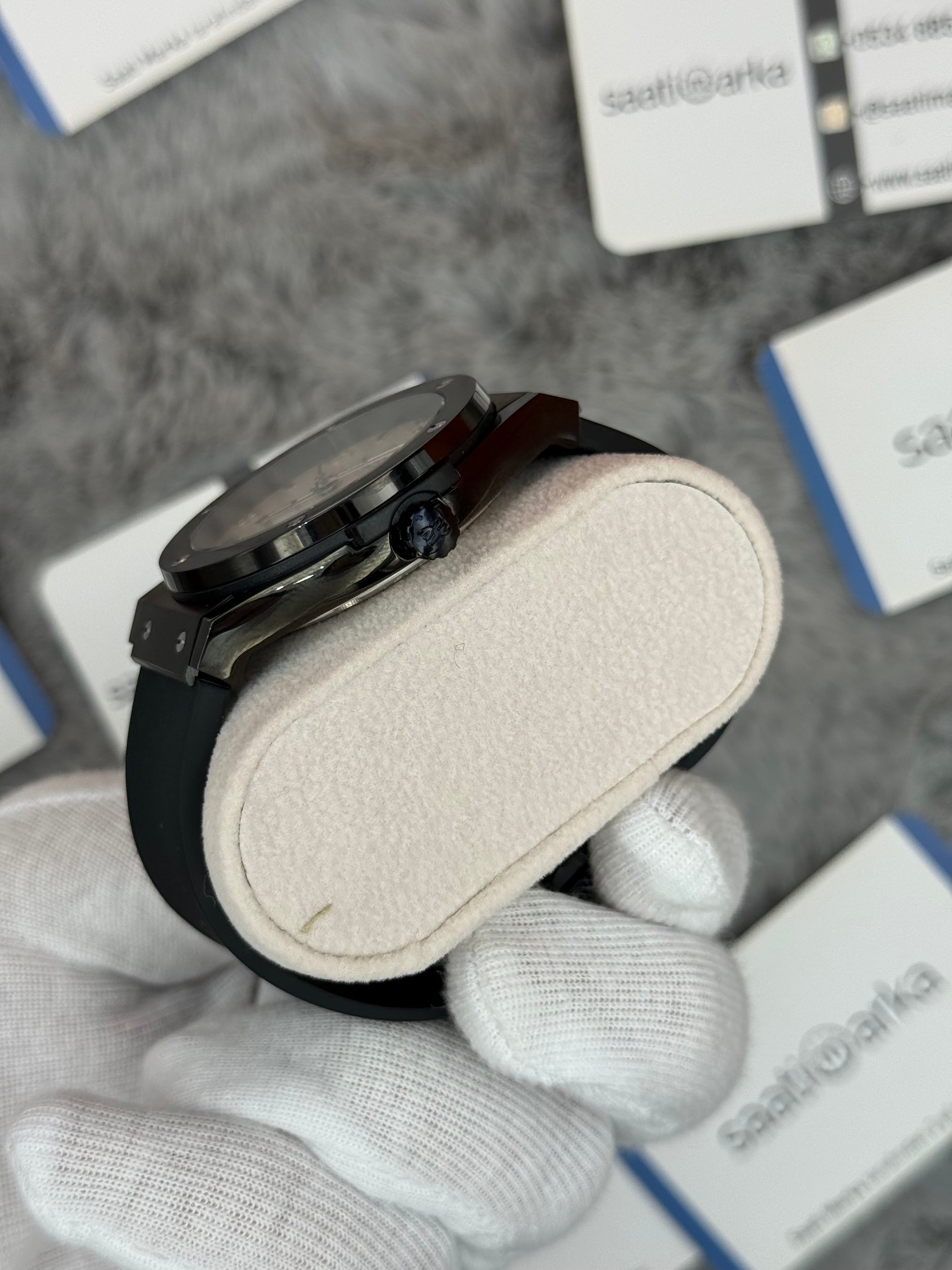 HUBLOT vendome 41mm siyah kasa beyaz kadran siyah kauçuk kordon erkek kol saati