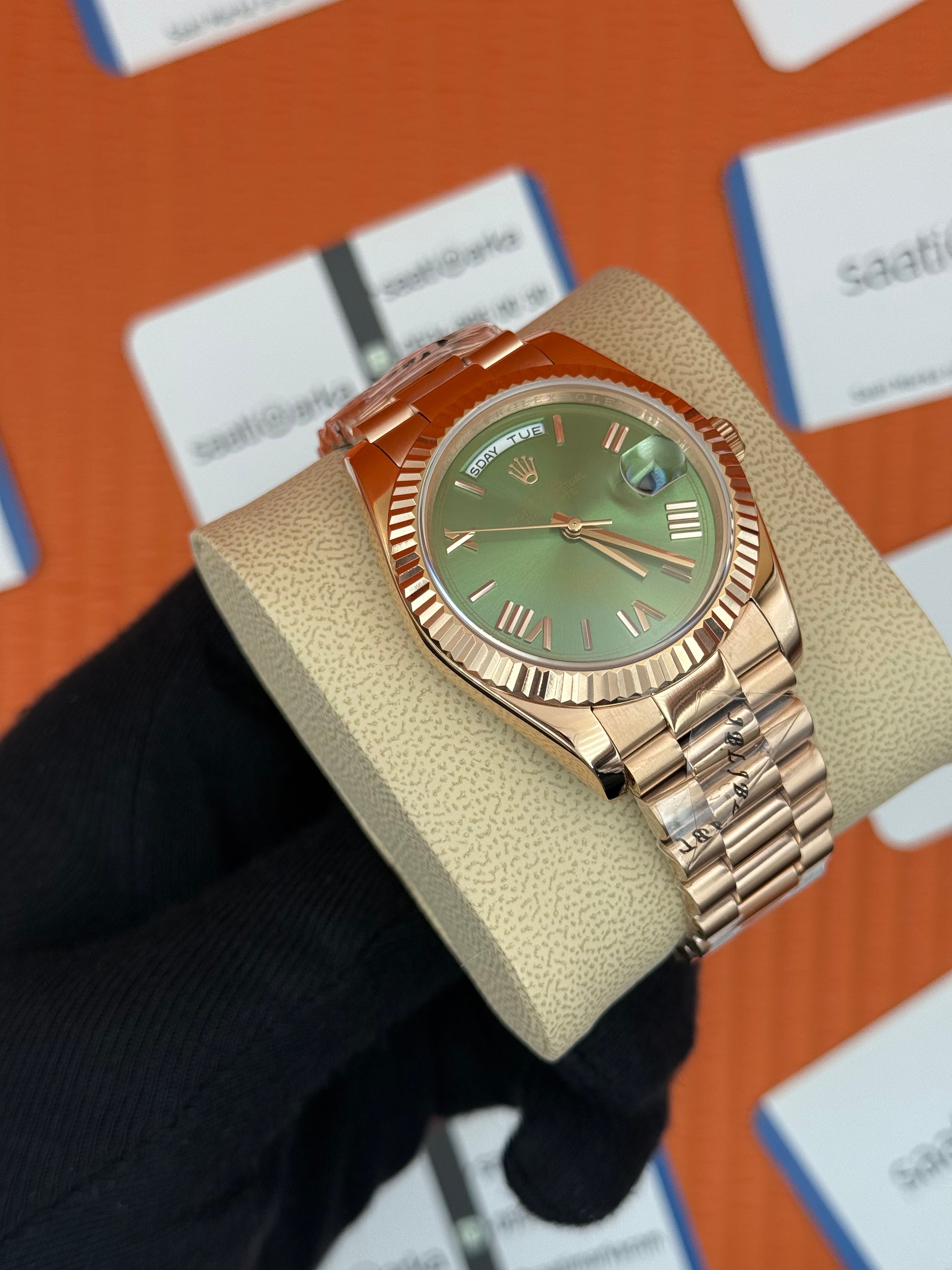ROLEX Day Date roma rakamlı yeşil kadran rose kasa-kordon oyster 