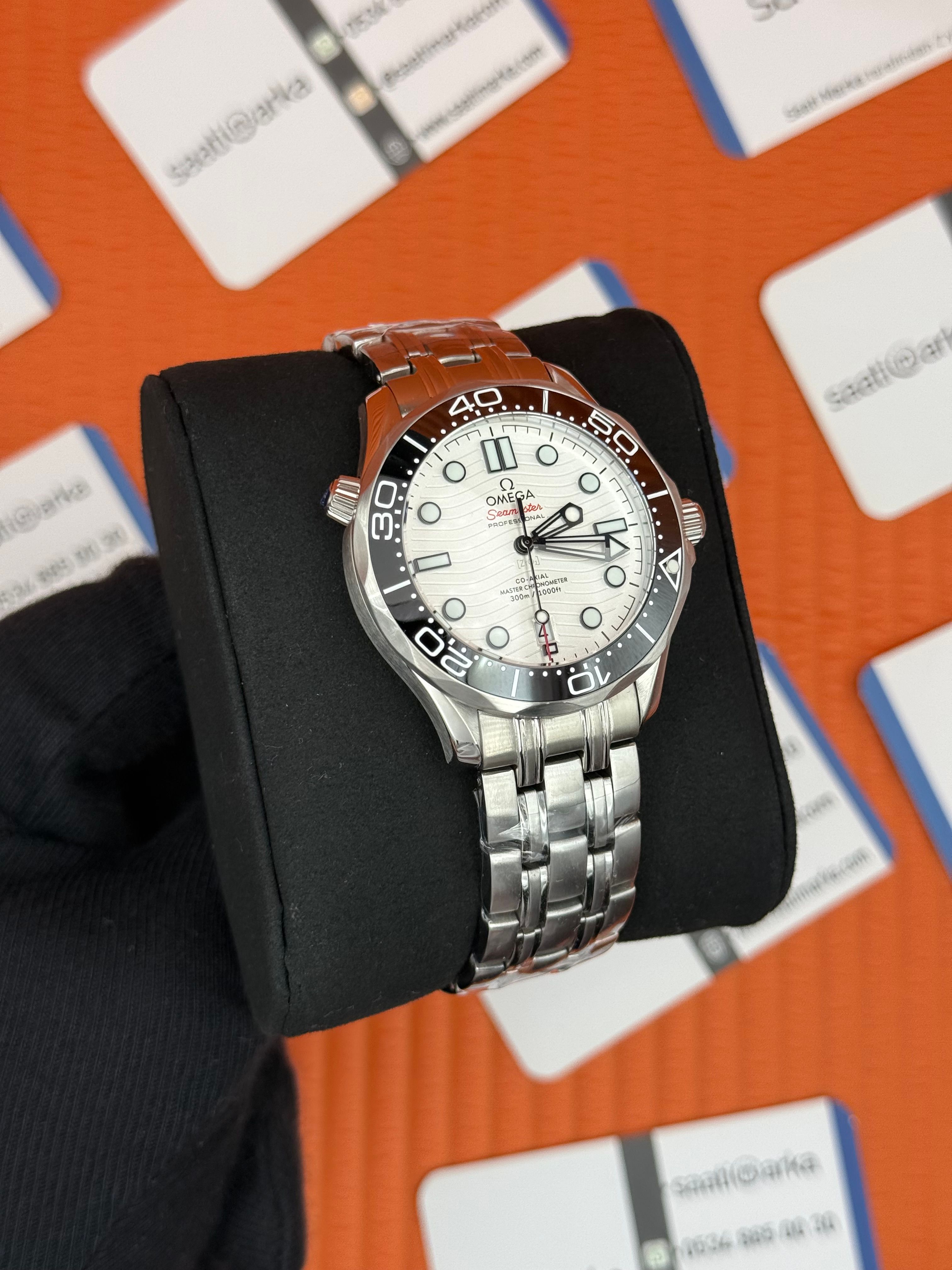 OMEGA SEAMASTER SİYAH KADRAN SİYAH BEZEL SİLVER KASA KORDON 