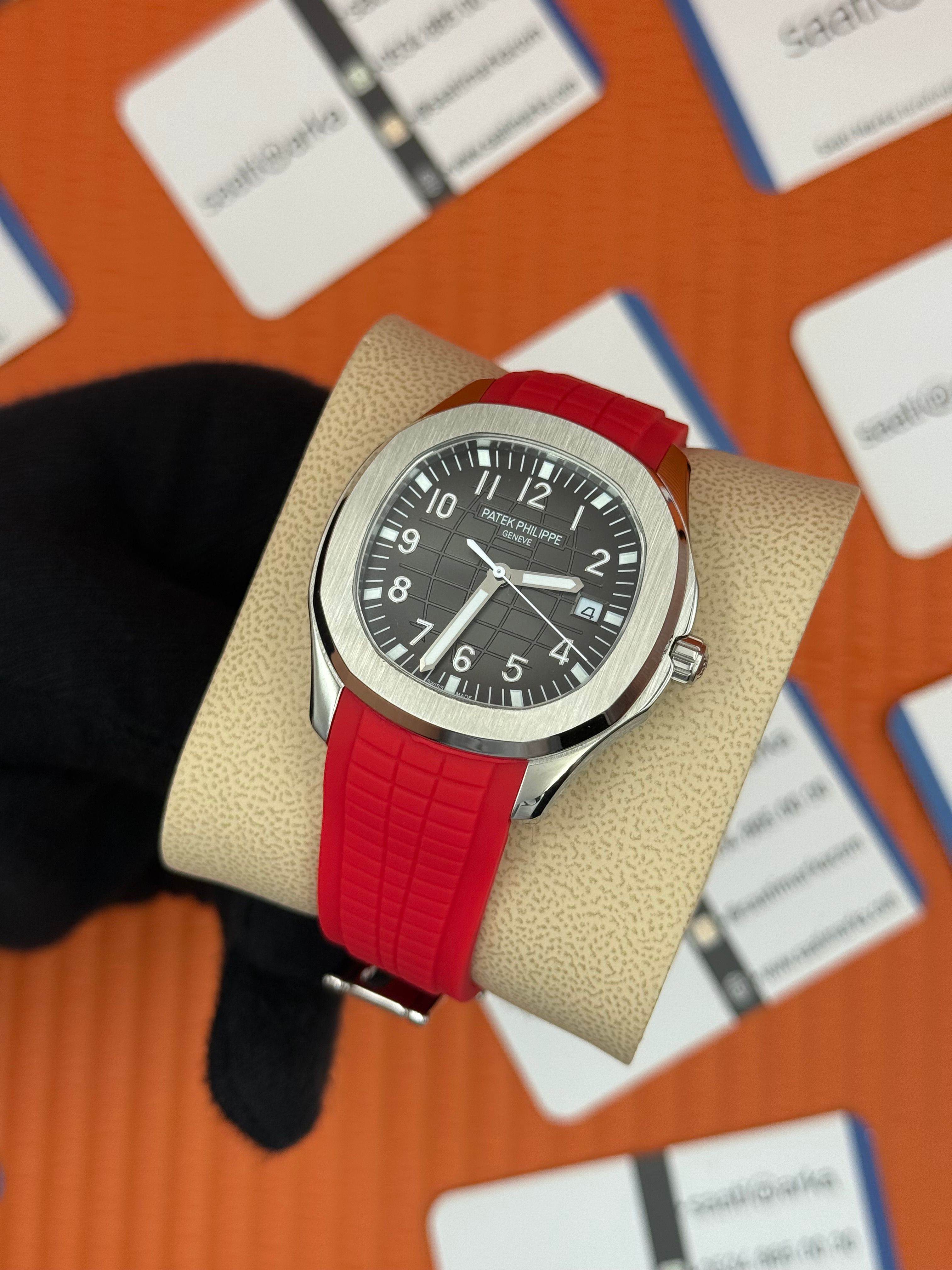 PATEK PHILIPPE AQUANAUT SİYAH KADRAN KIRMIZI KAUÇUK KORDON SİLVER KASA 