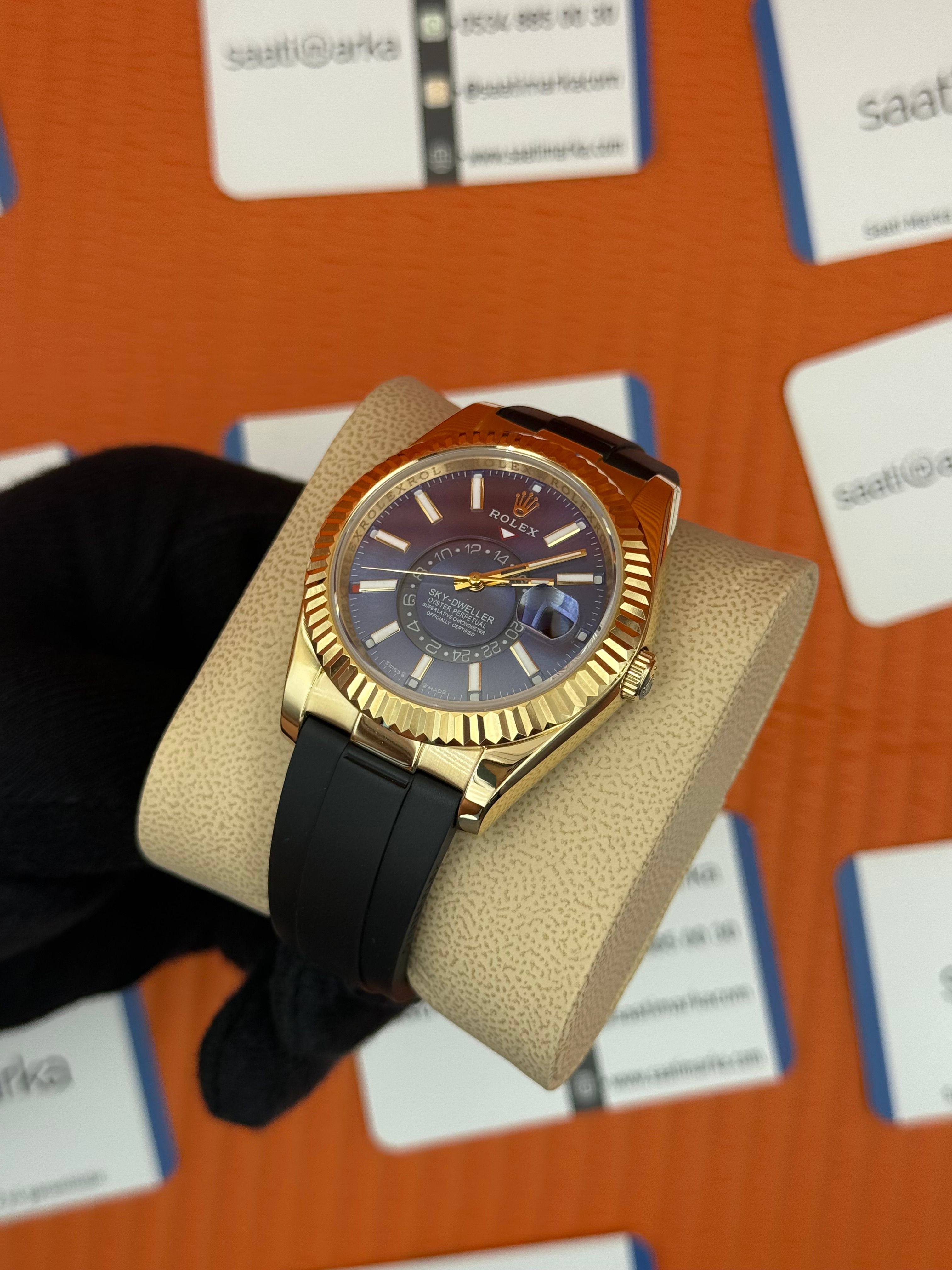 ROLEX Sky Dweller blue dial gold kasa siyah kauçuk kordon