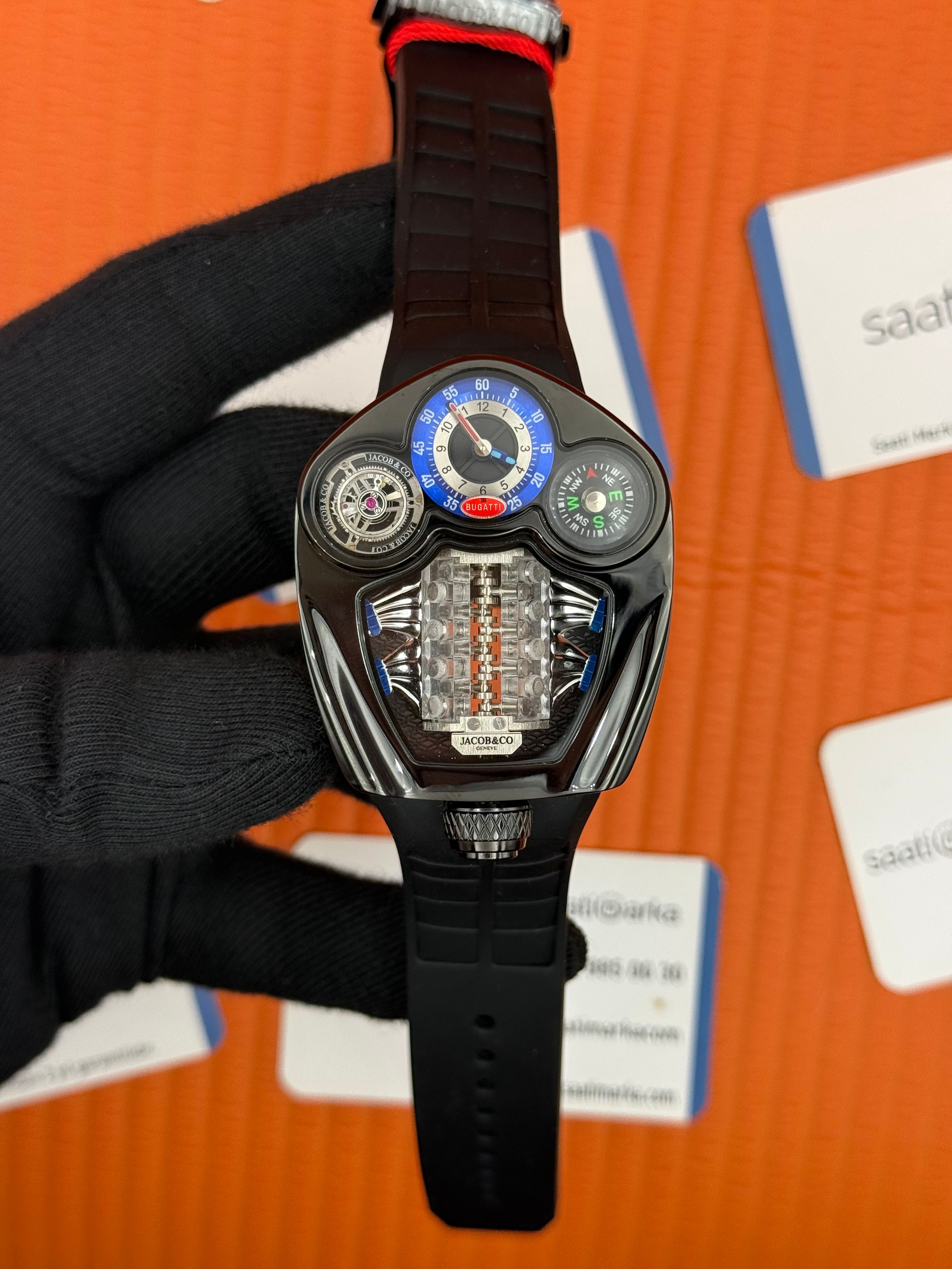 JACOB&CO BUGATTI turbillon kadran siyah kauçuk kordon siyah kasa 