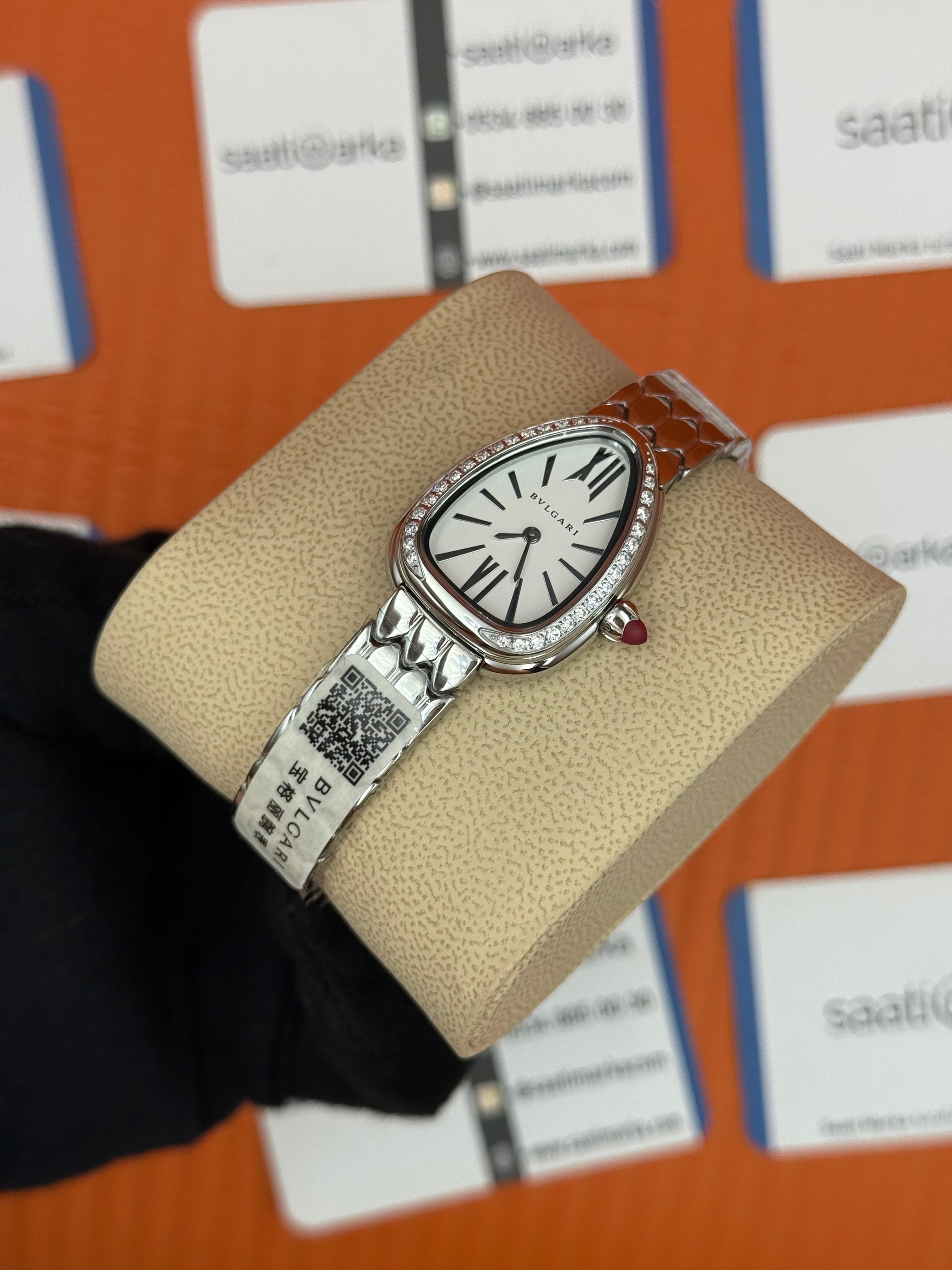 BVLGARİ serpenti seduttori taşlı bezel beyaz kadran silver kasa kordon kadın kol saati