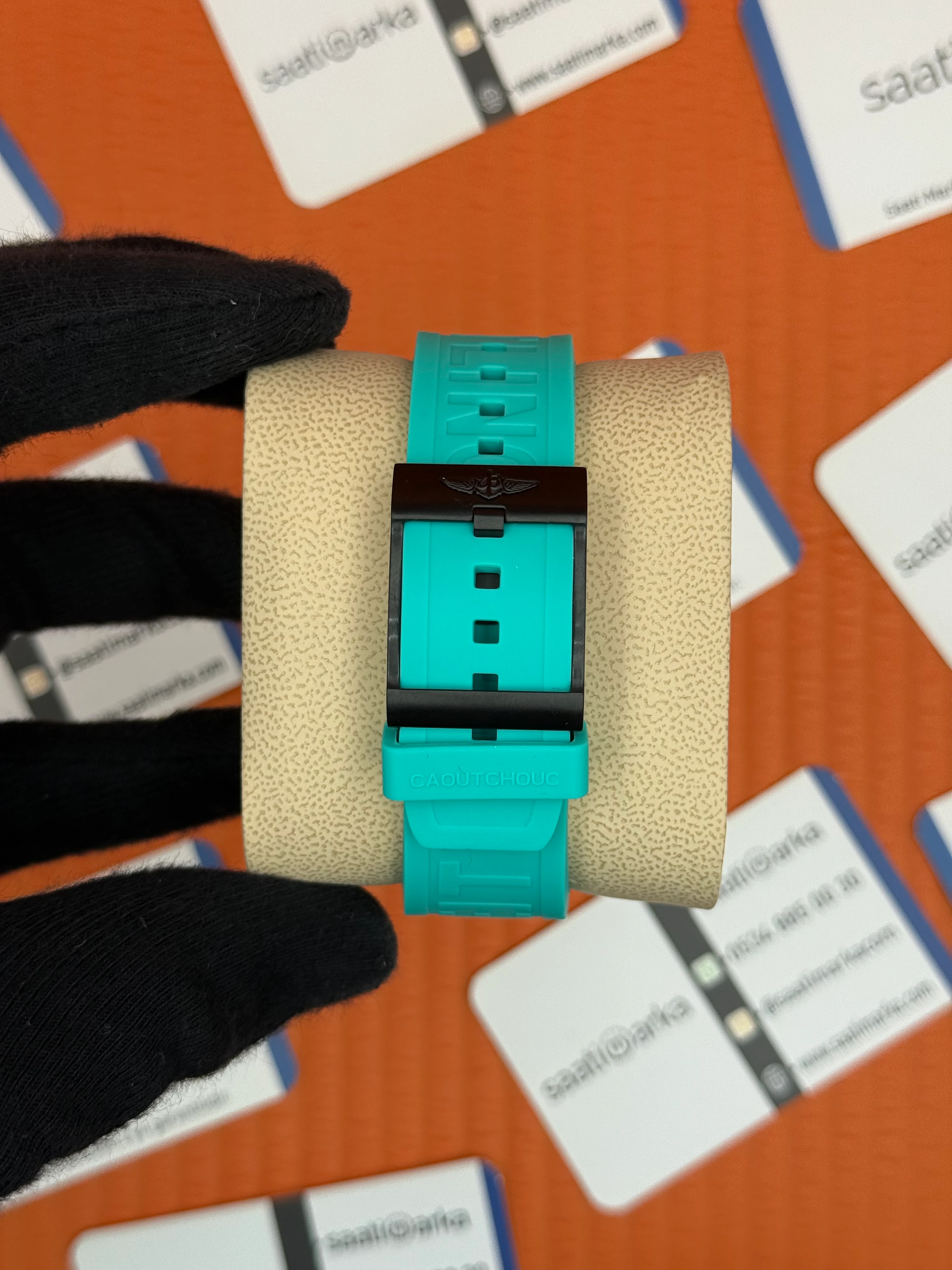 BREITLING Endurance turkuaz kauçuk kordon siyah kadran çelik kasa