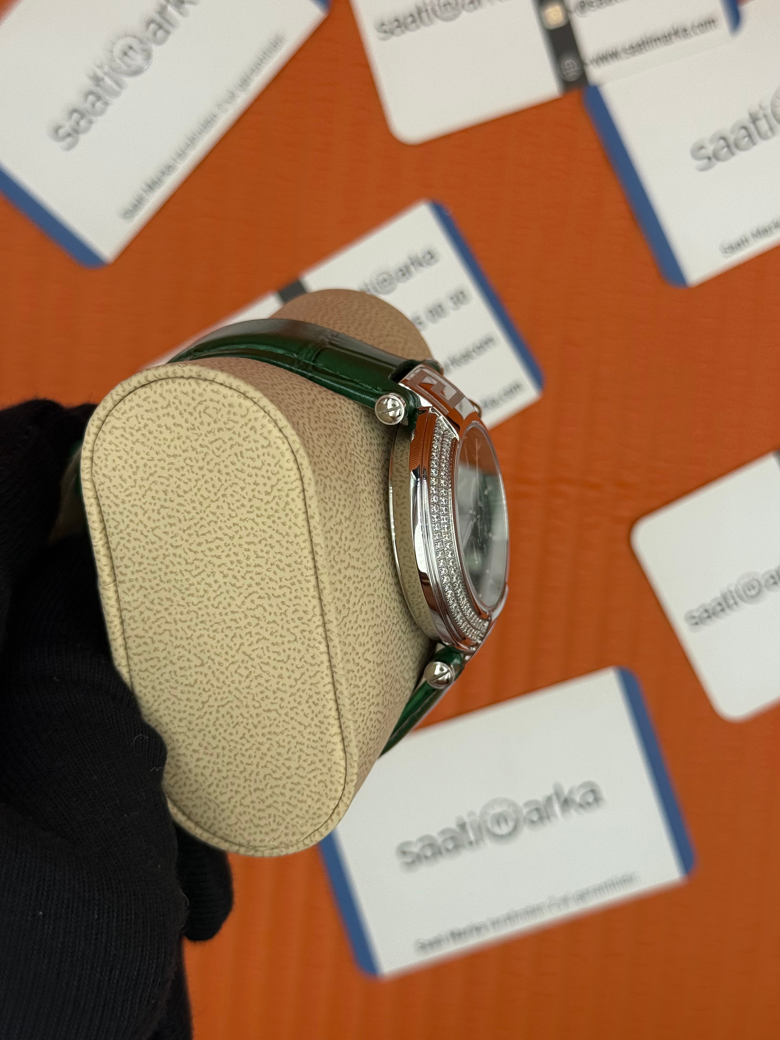 VERSACE taşlı bezel yeşil kadran yeşil deri kordon silver kasa kadın  kol saati