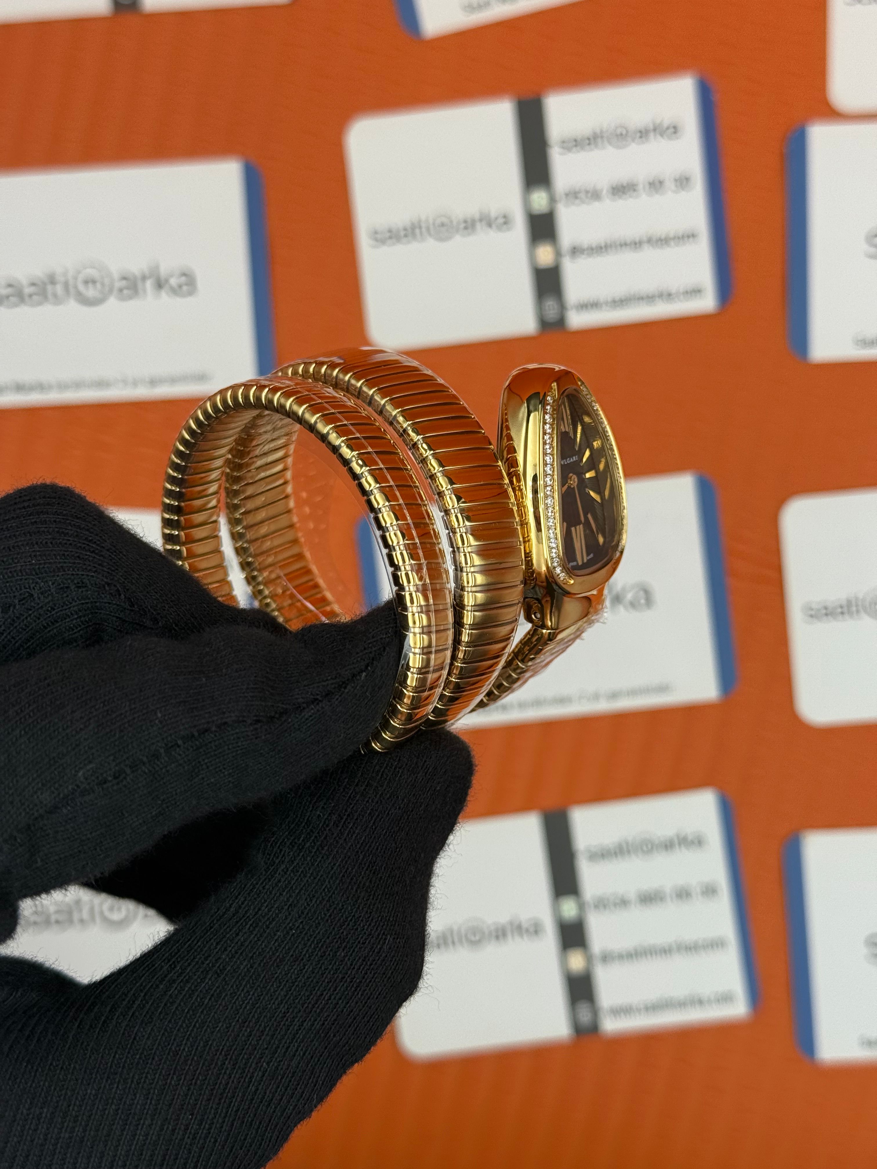 BVLGARİ serpenti çift sarma gold kordon taşlı bezel siyah kadran kadın kol saati