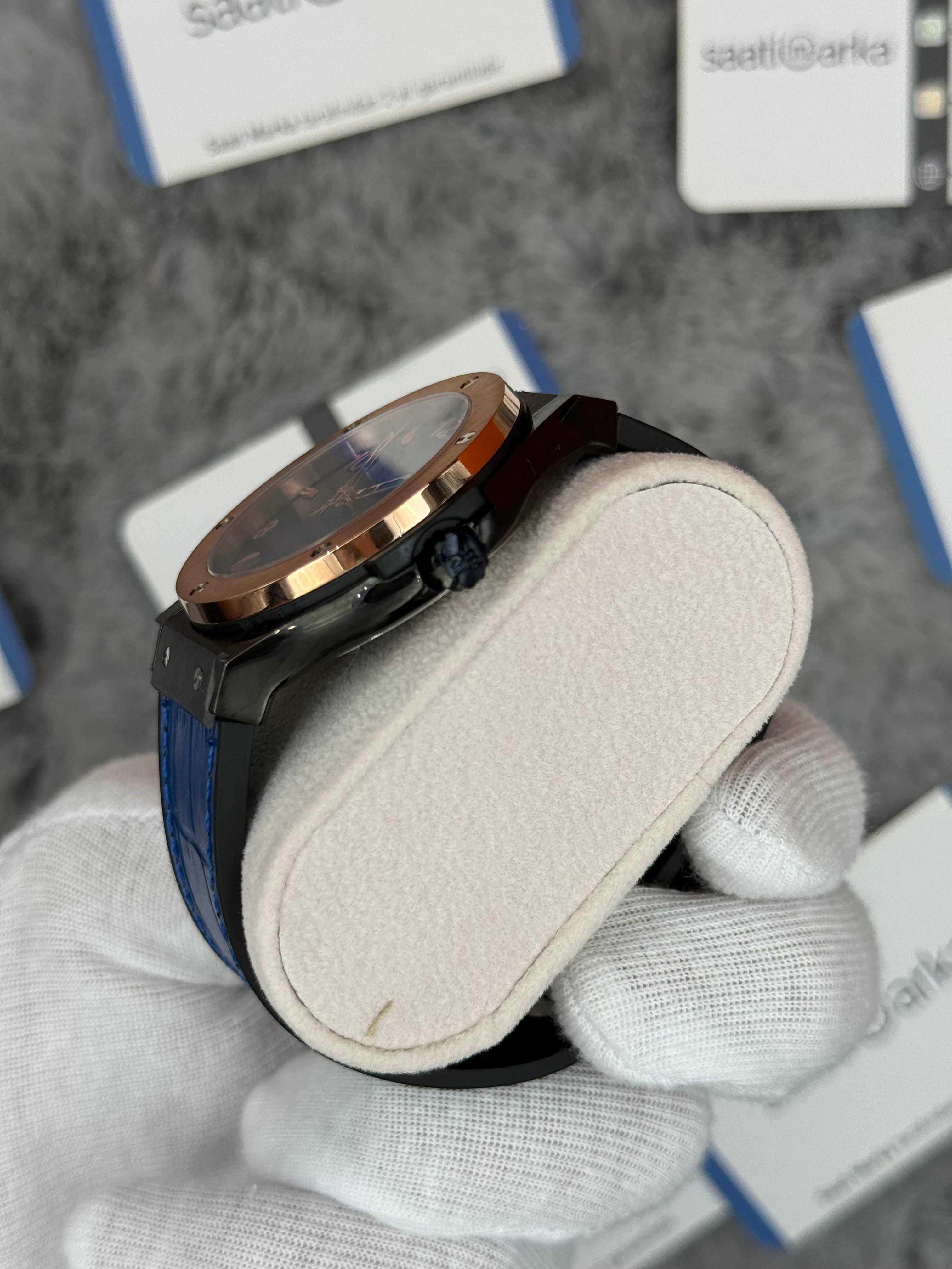 HUBLOT vendome 41mm siyah kasa lacivert kadran lacivert deri kordon erkek kol saati
