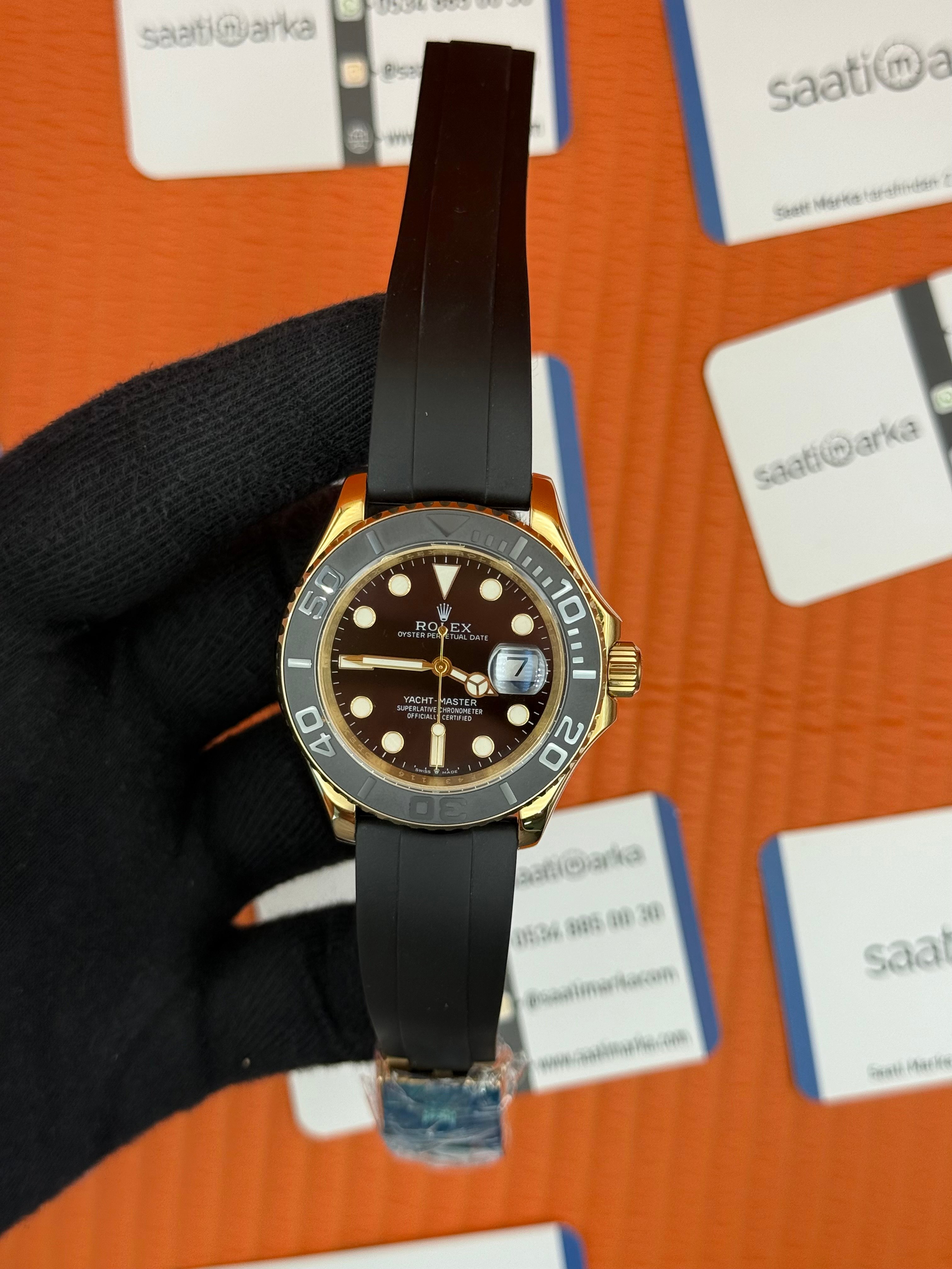 ROLEX Yacht Master black dial gold kasa siyah kauçuk kordon