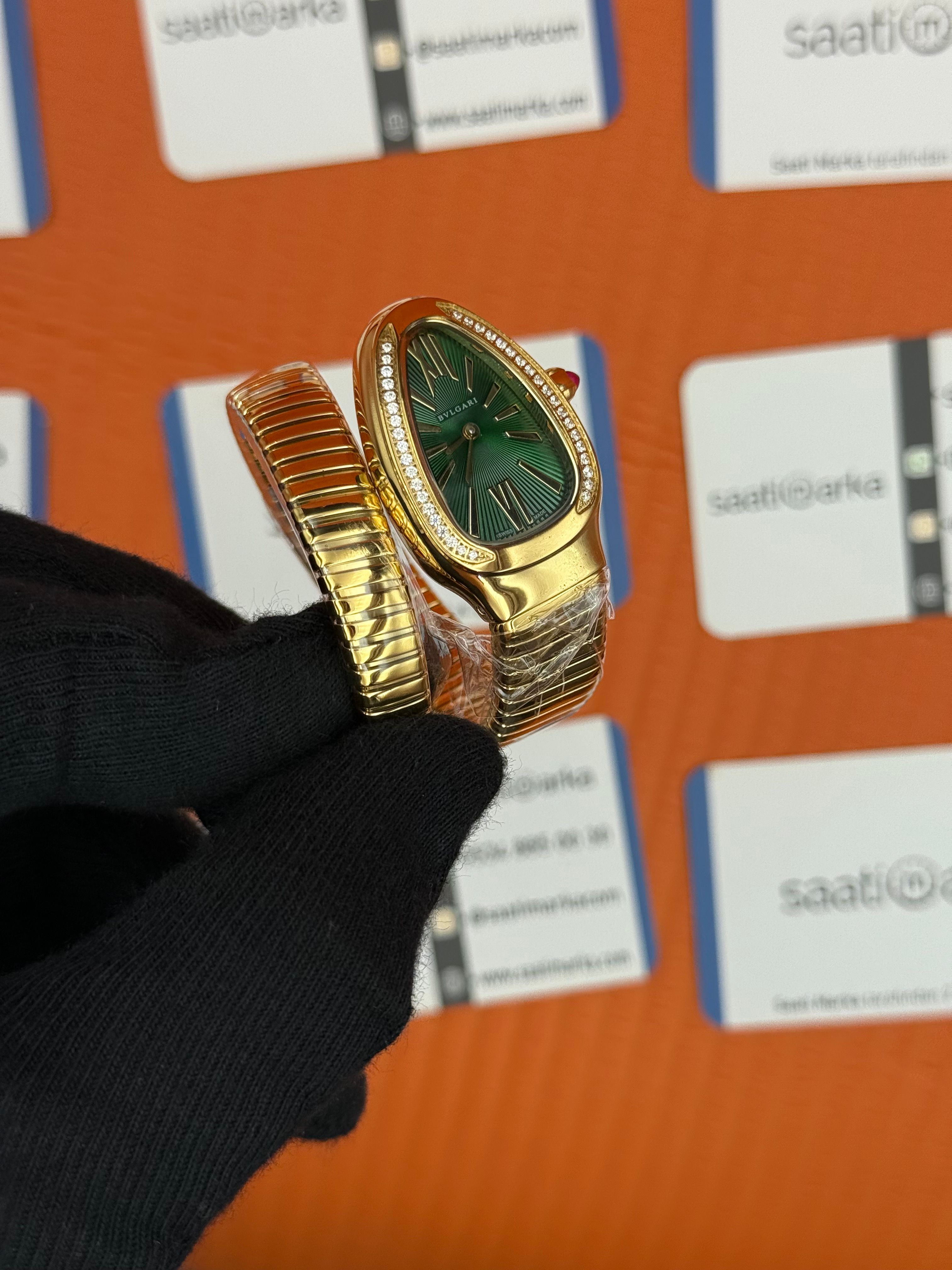 BVLGARİ serpenti tek sarma gold kordon taşlı bezel yeşil kadran kadın kol saati