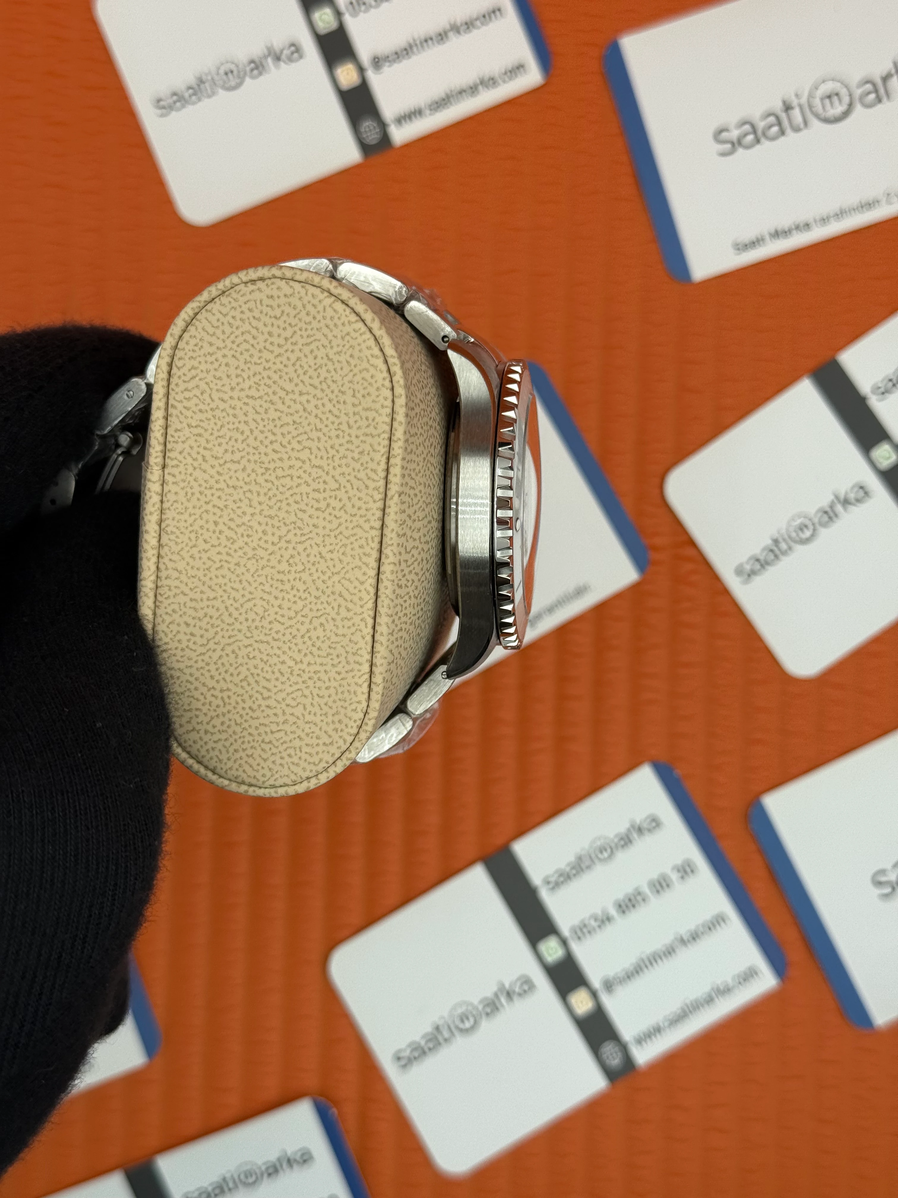 BREITLING Superocean çelik kasa kordon turuncu kadran