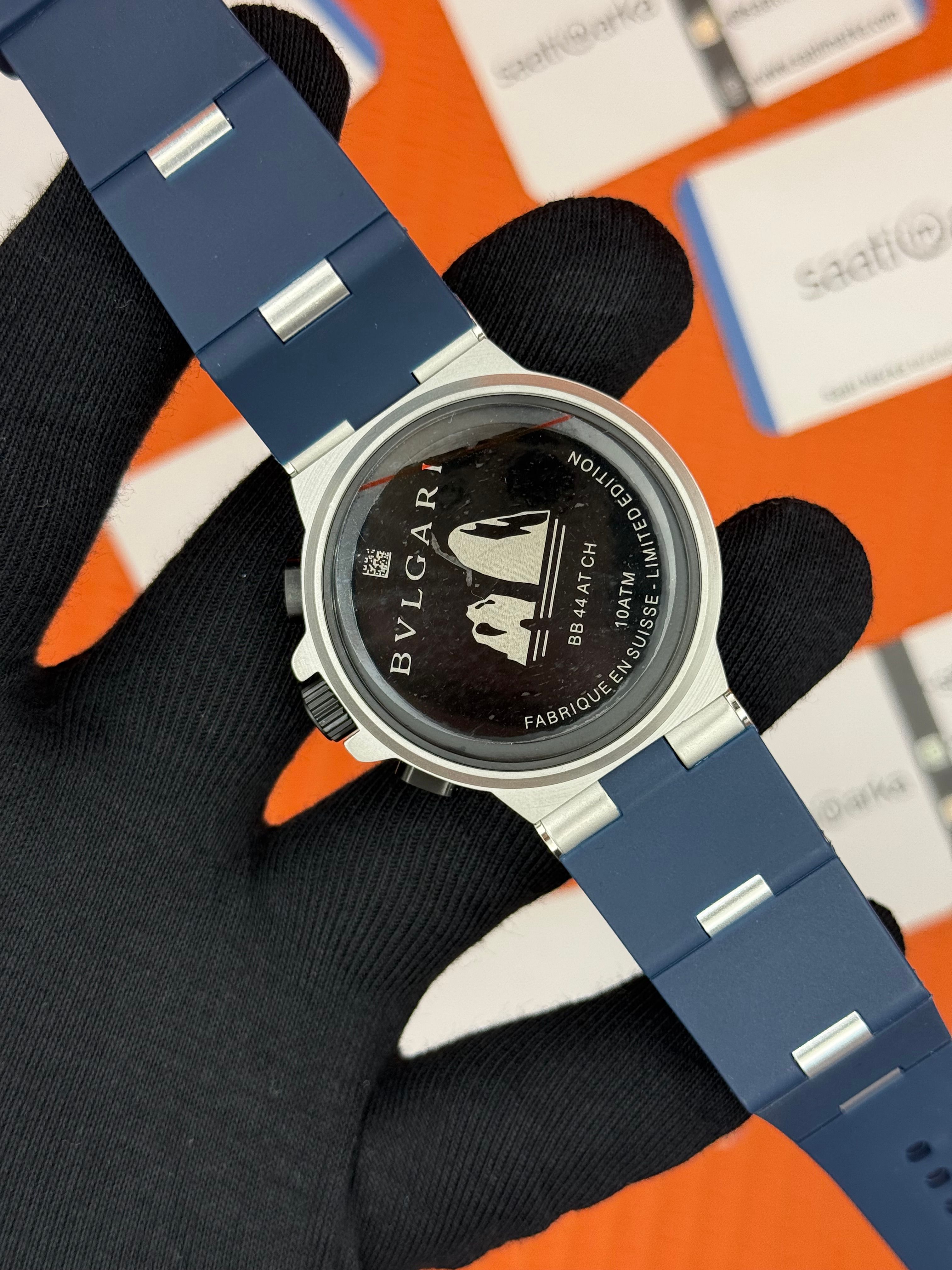 BVLGARI 103844 Aluminium kasa kauçuk kordon erkek kol saati