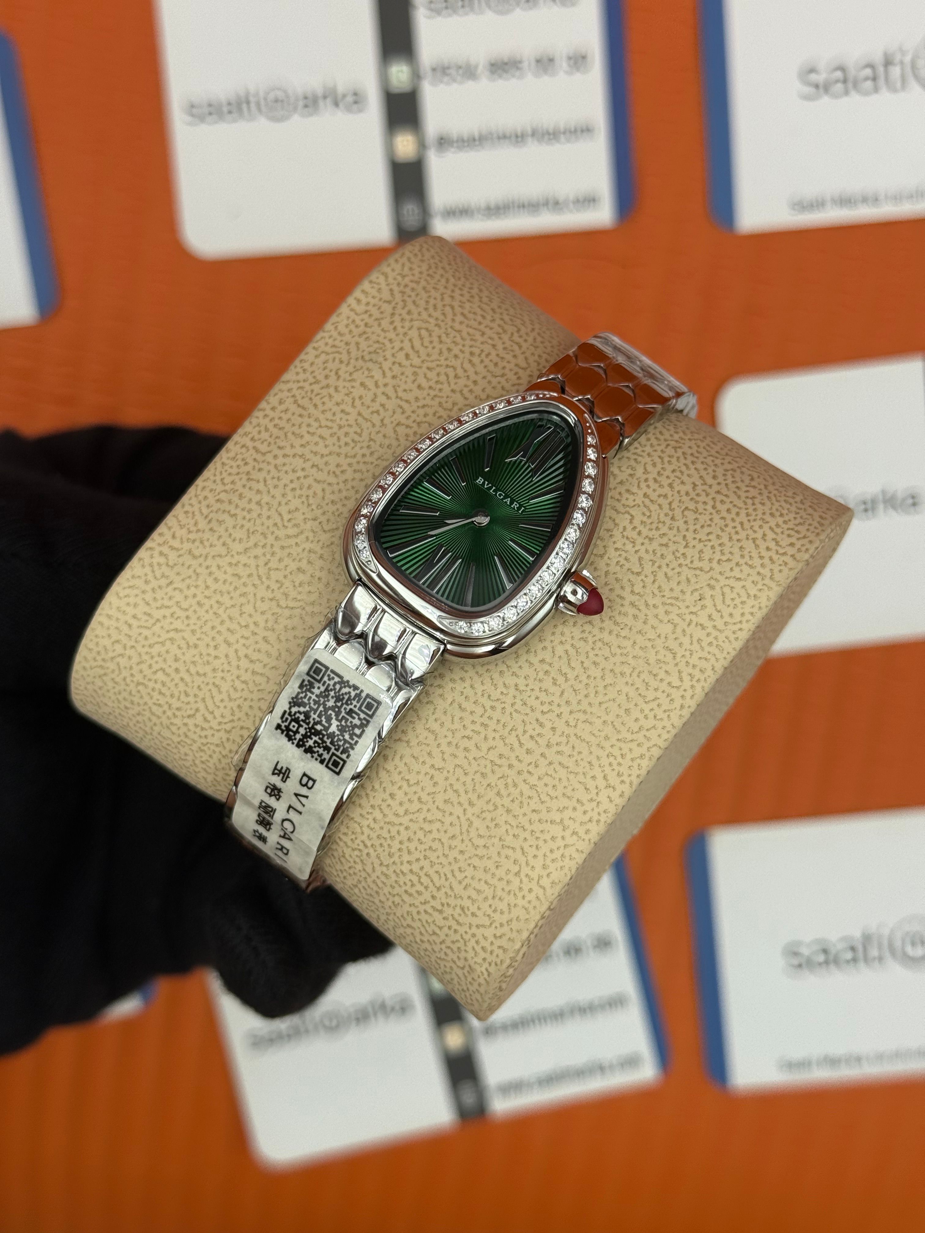 BVLGARİ serpenti seduttori taşlı bezel yeşil kadran silver kasa kordon kadın kol saati