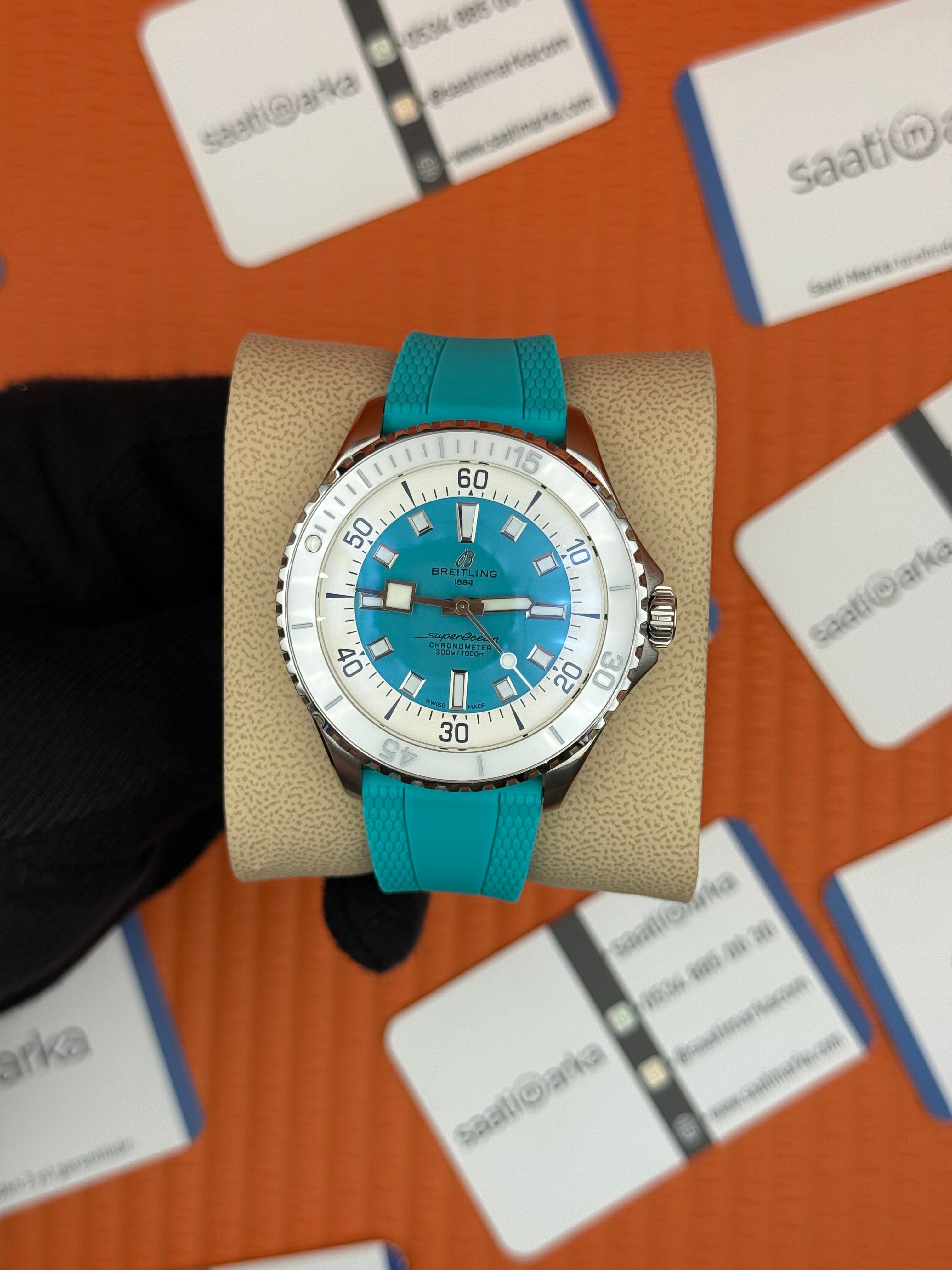 BREITLING Superocean turkuaz kauçuk kordon turkuaz kadran
