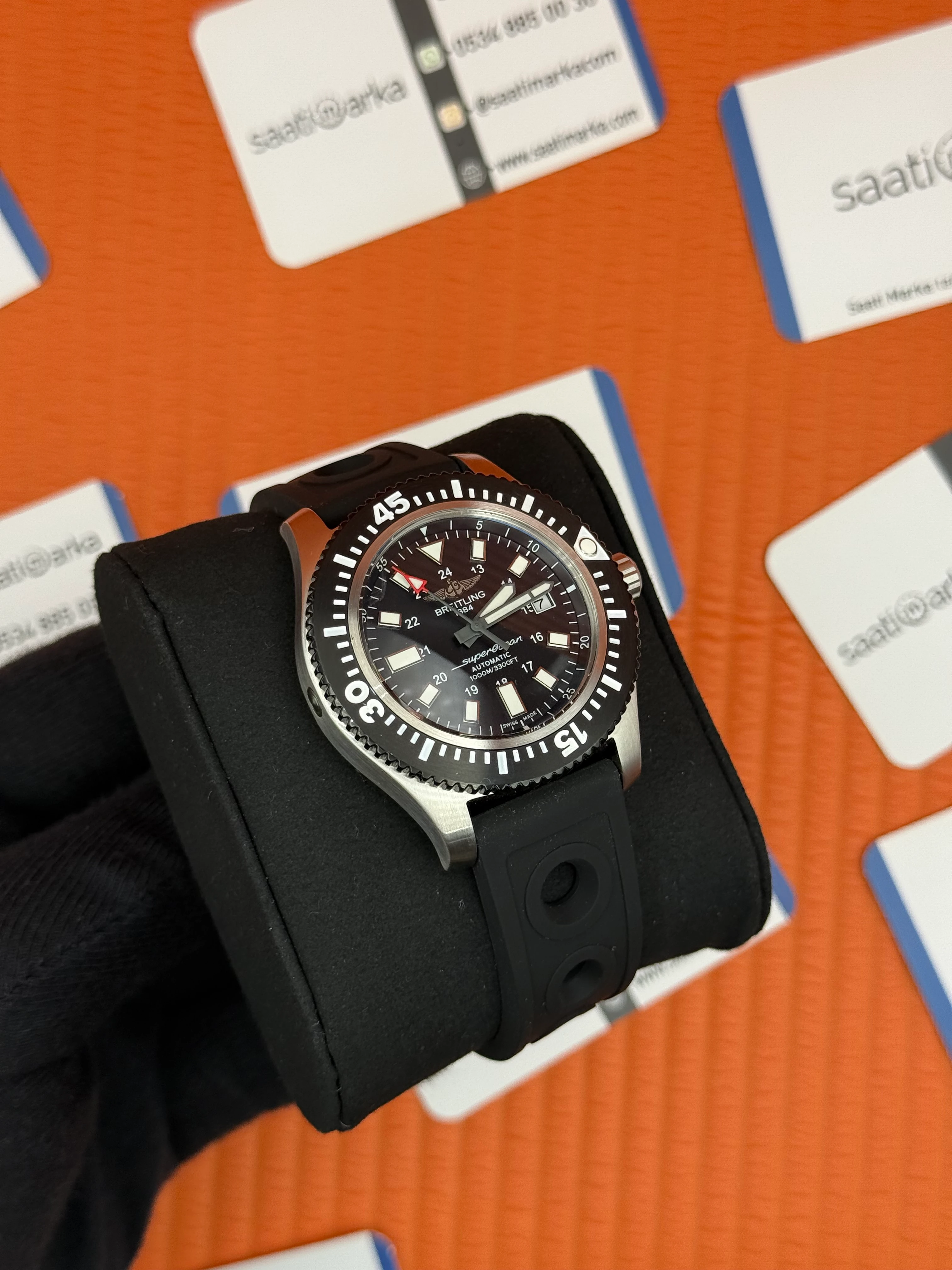 BREITLING Superocean black dial bezel siyah kauçuk kordon çelik kasa