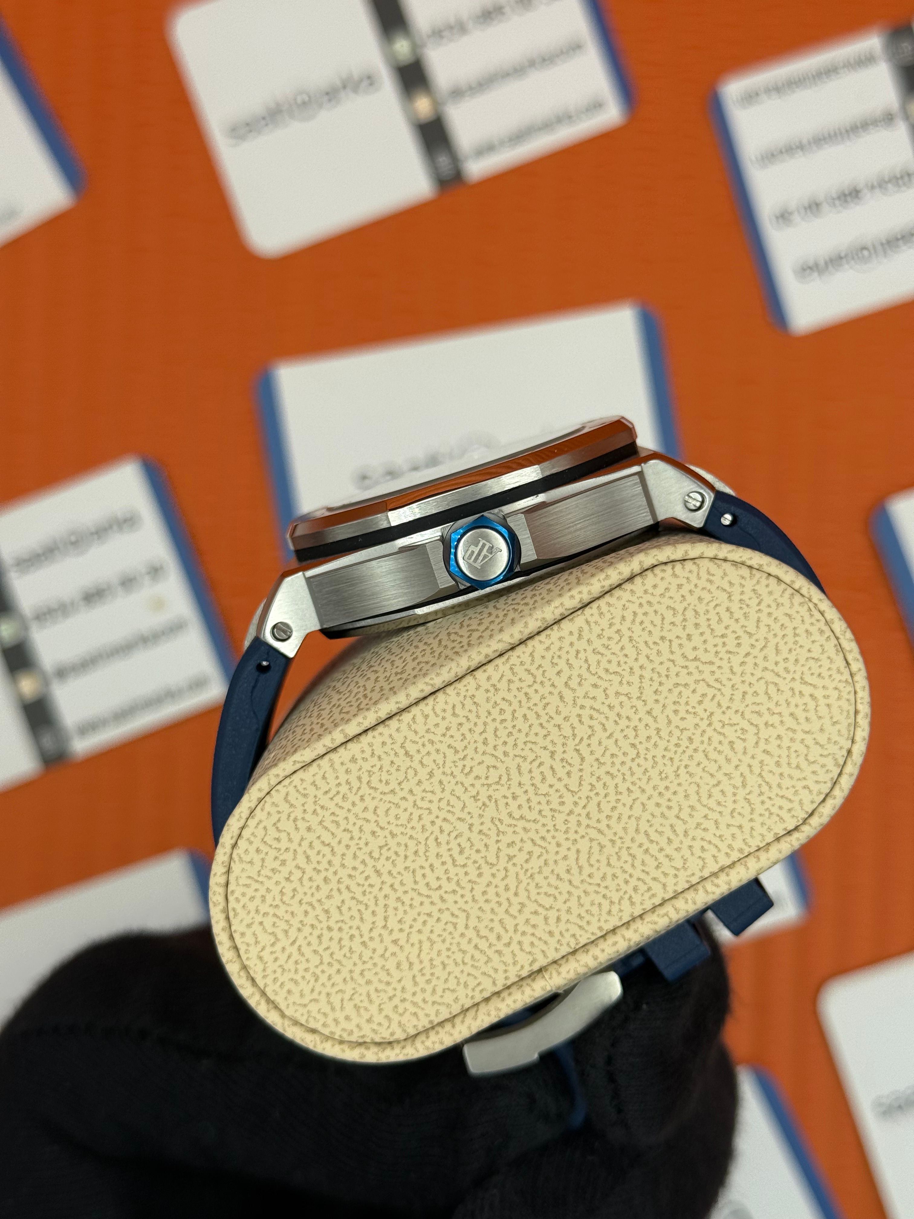 AUDEMARS PİGUET ROYAL OAK LACİVERT KADRAN LACİVERT KAUÇUK KORDON 