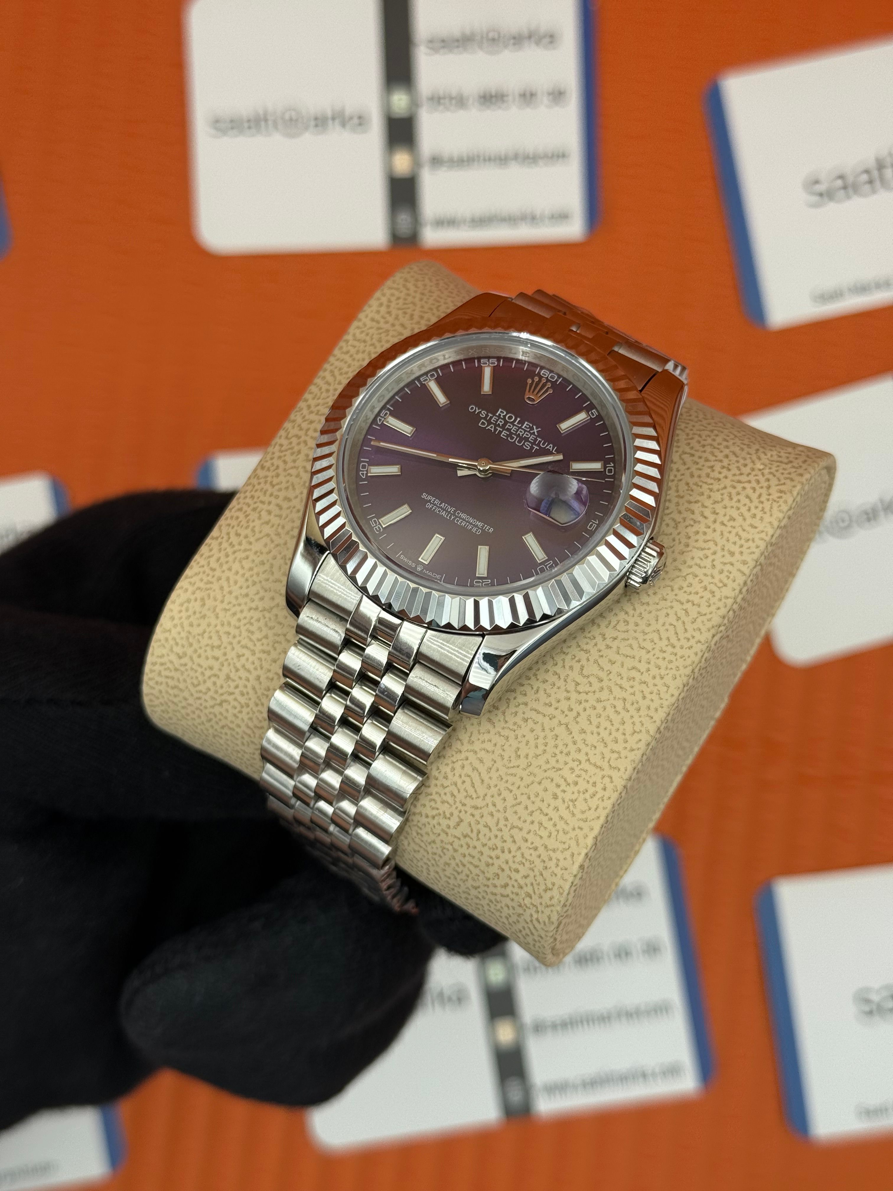 ROLEX Datejust  cherry dial silver jubile kordon