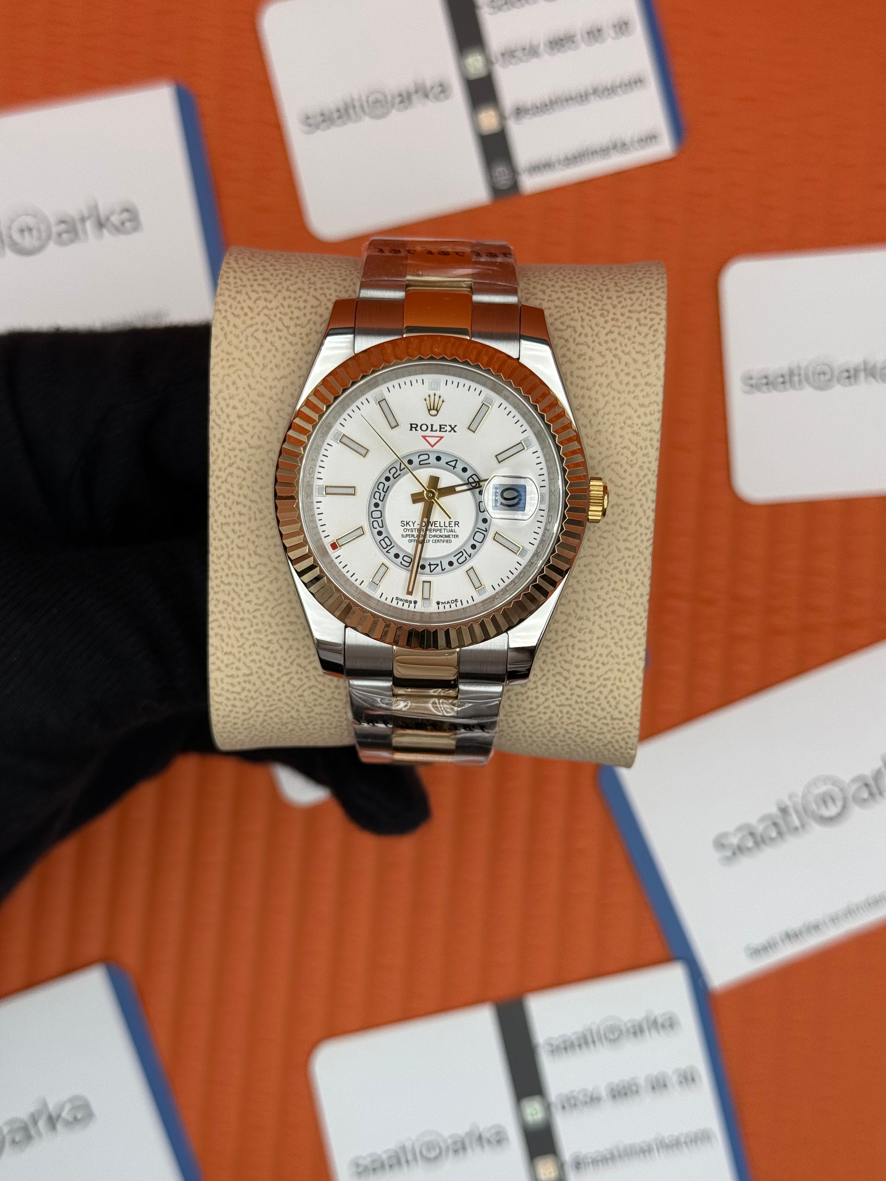 ROLEX Sky Dweller white dial oyster kordon gold silver kasa-kordon