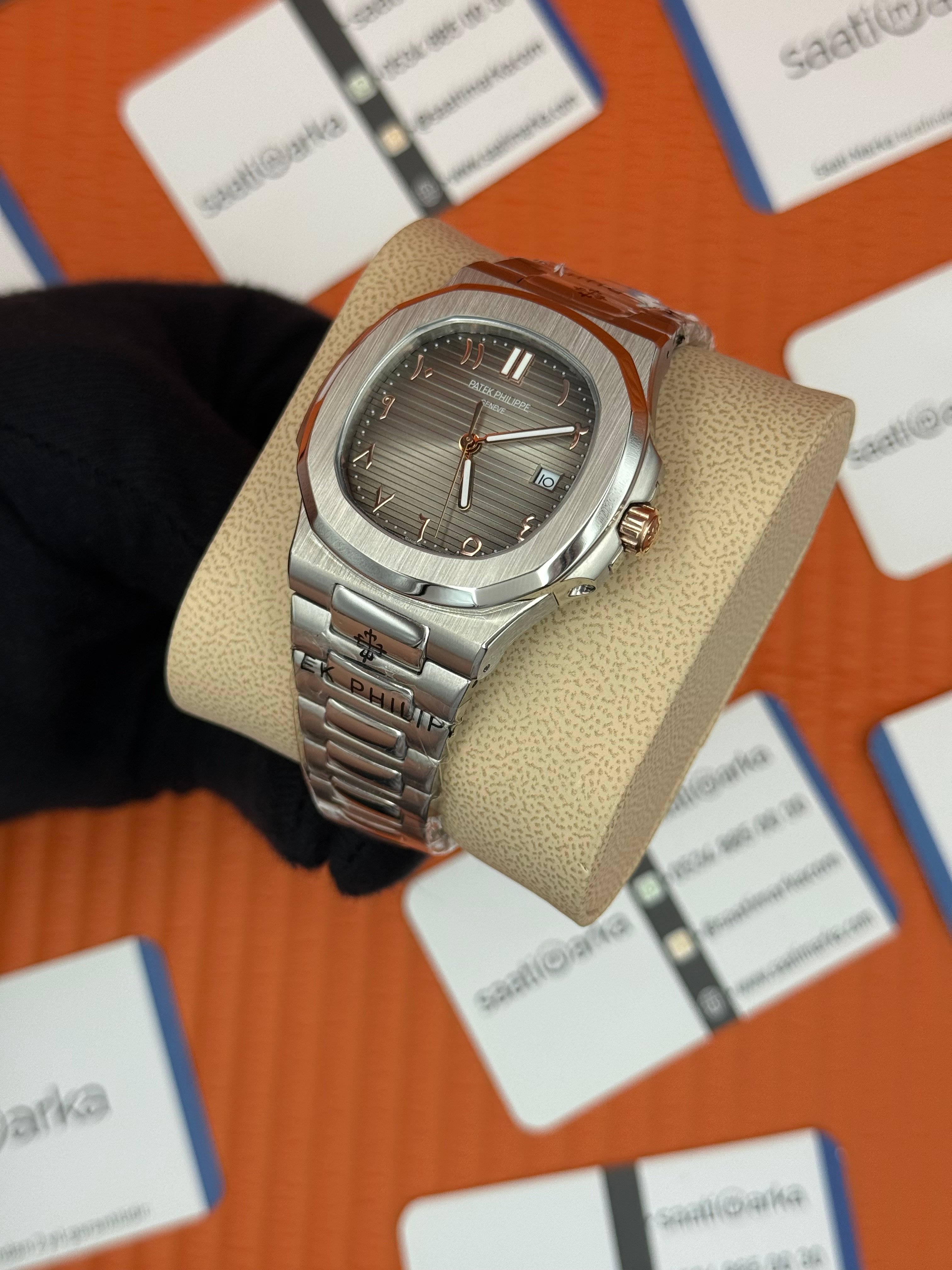 PATEK PHILIPPE NAUTİLUS GRİ KADRAN ARAPÇA İNDEXLİ SİLVER KASA-KORDON 
