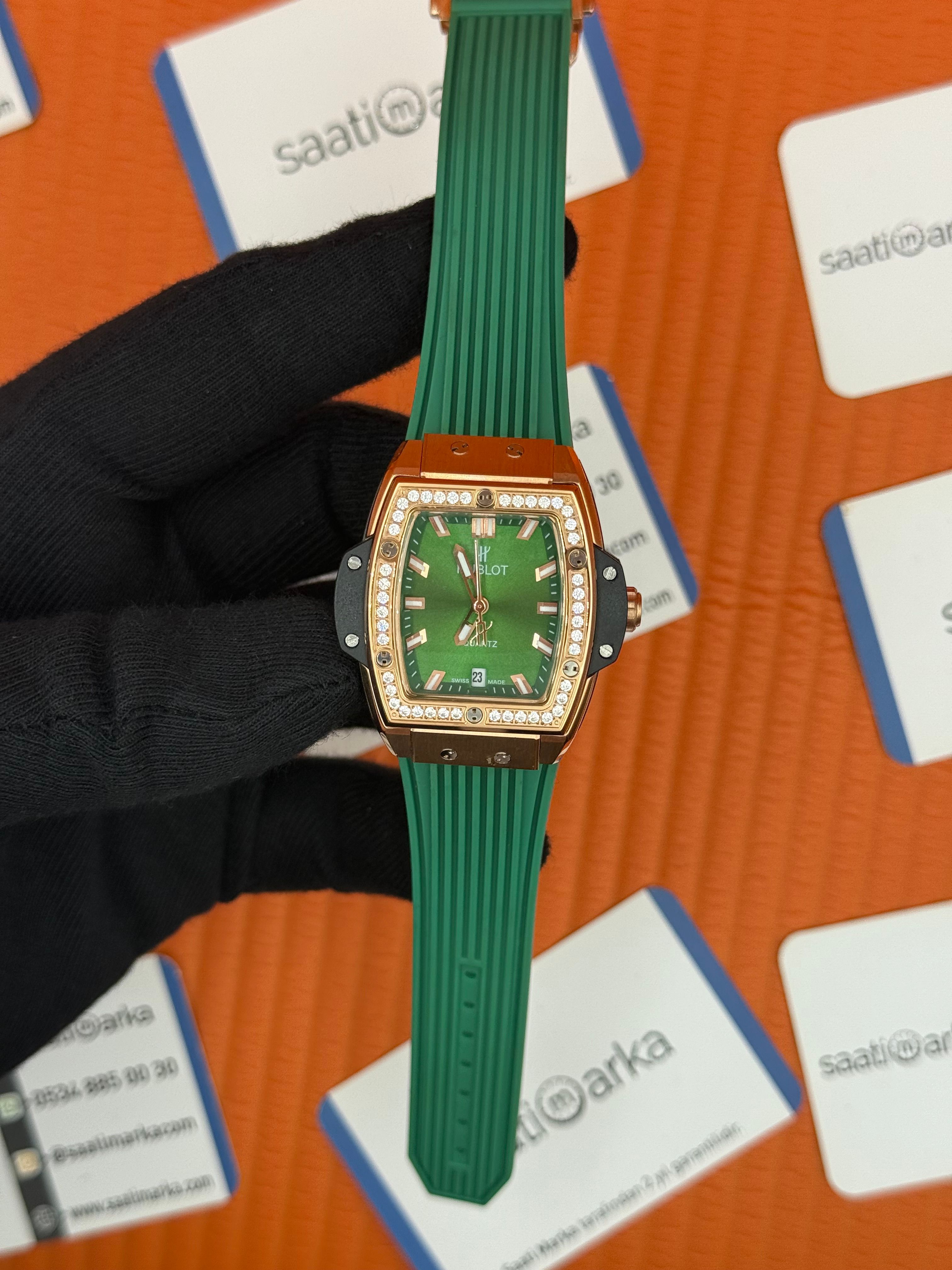 HUBLOT taşlı bezel rose kasa yeşil kadran yeşil kauçuk kordon kadın kol saati