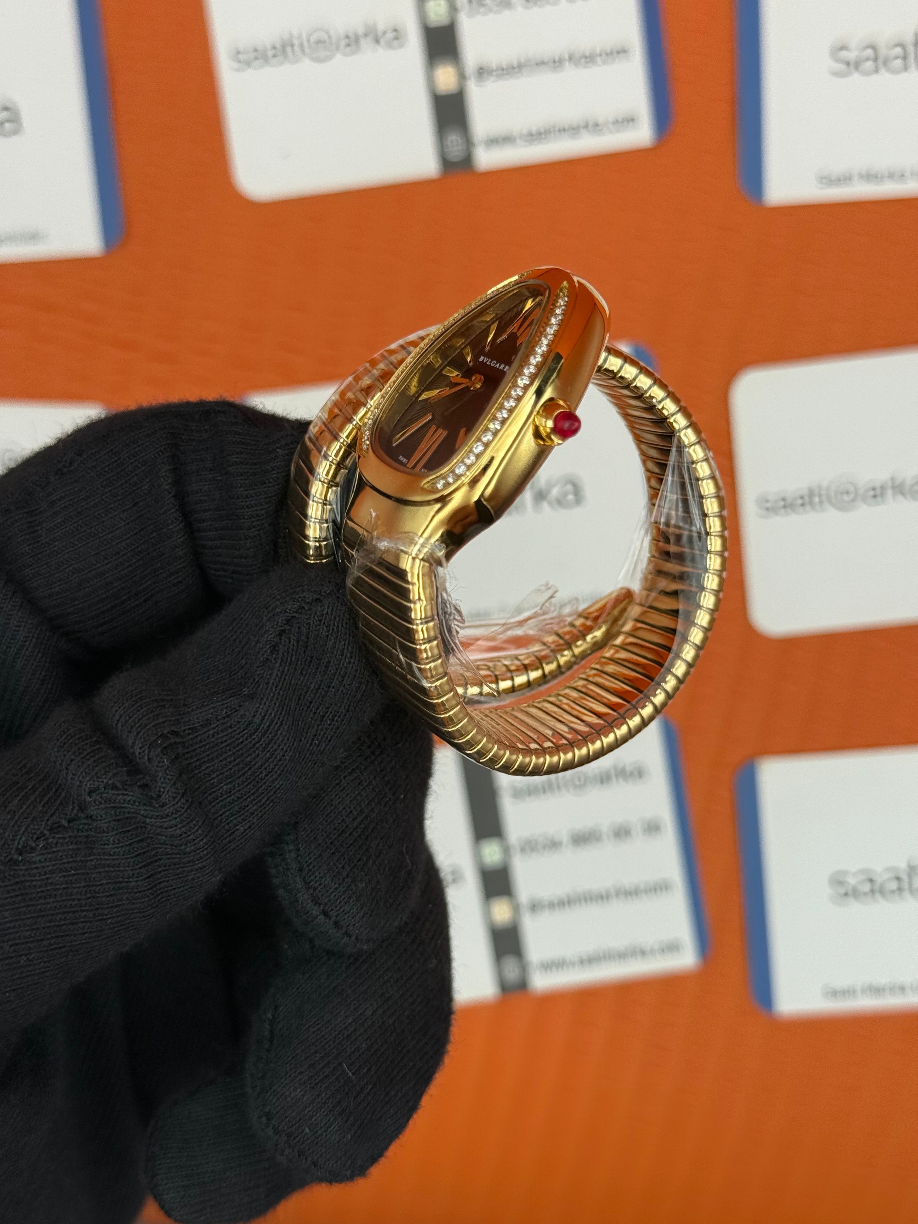 BVLGARİ serpenti tek sarma gold kordon taşlı bezel siyah kadran kadın kol saati