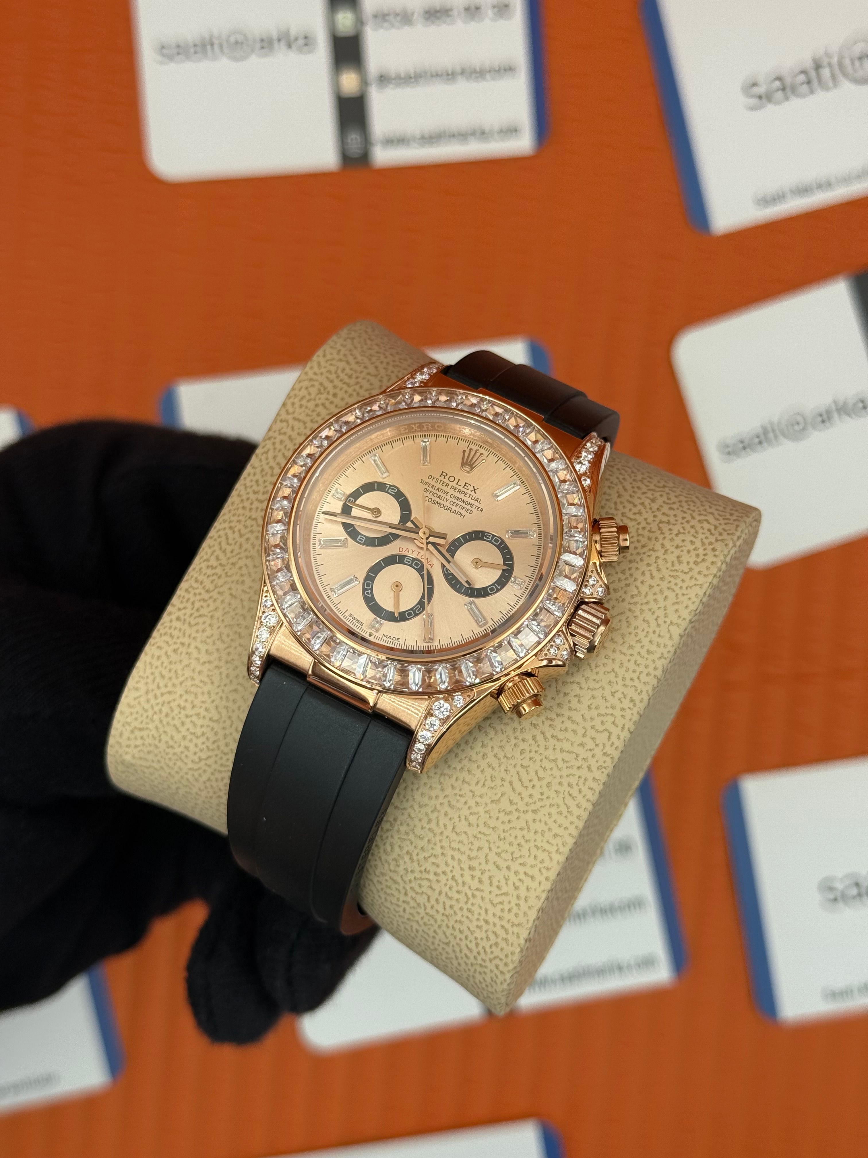 ROLEX Daytona taşlı bezel rose dial siyah kauçuk kordon