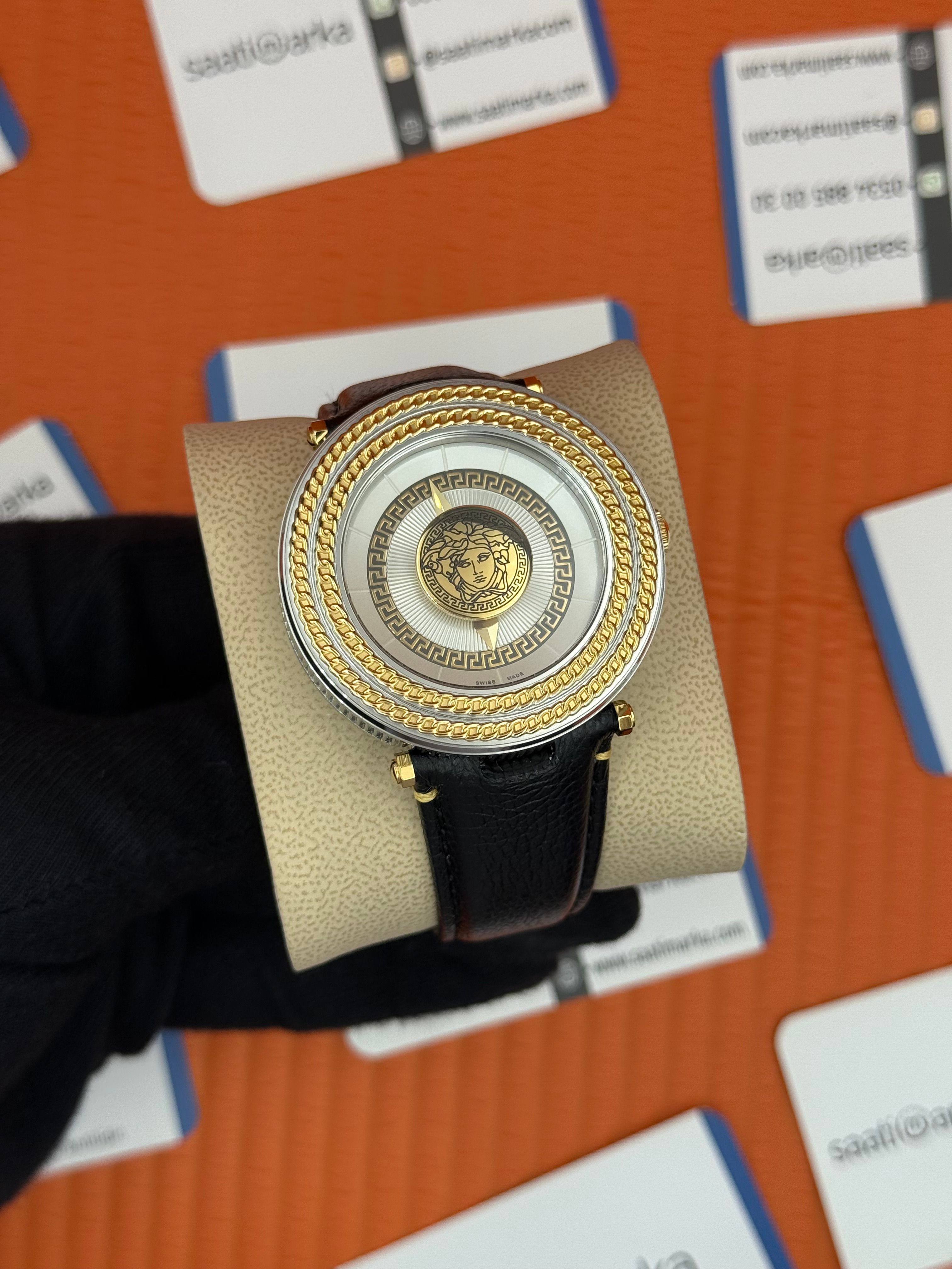 VERSACE SİYAH DERİ KORDON BEYAZ KADRAN GOLD BEZEL