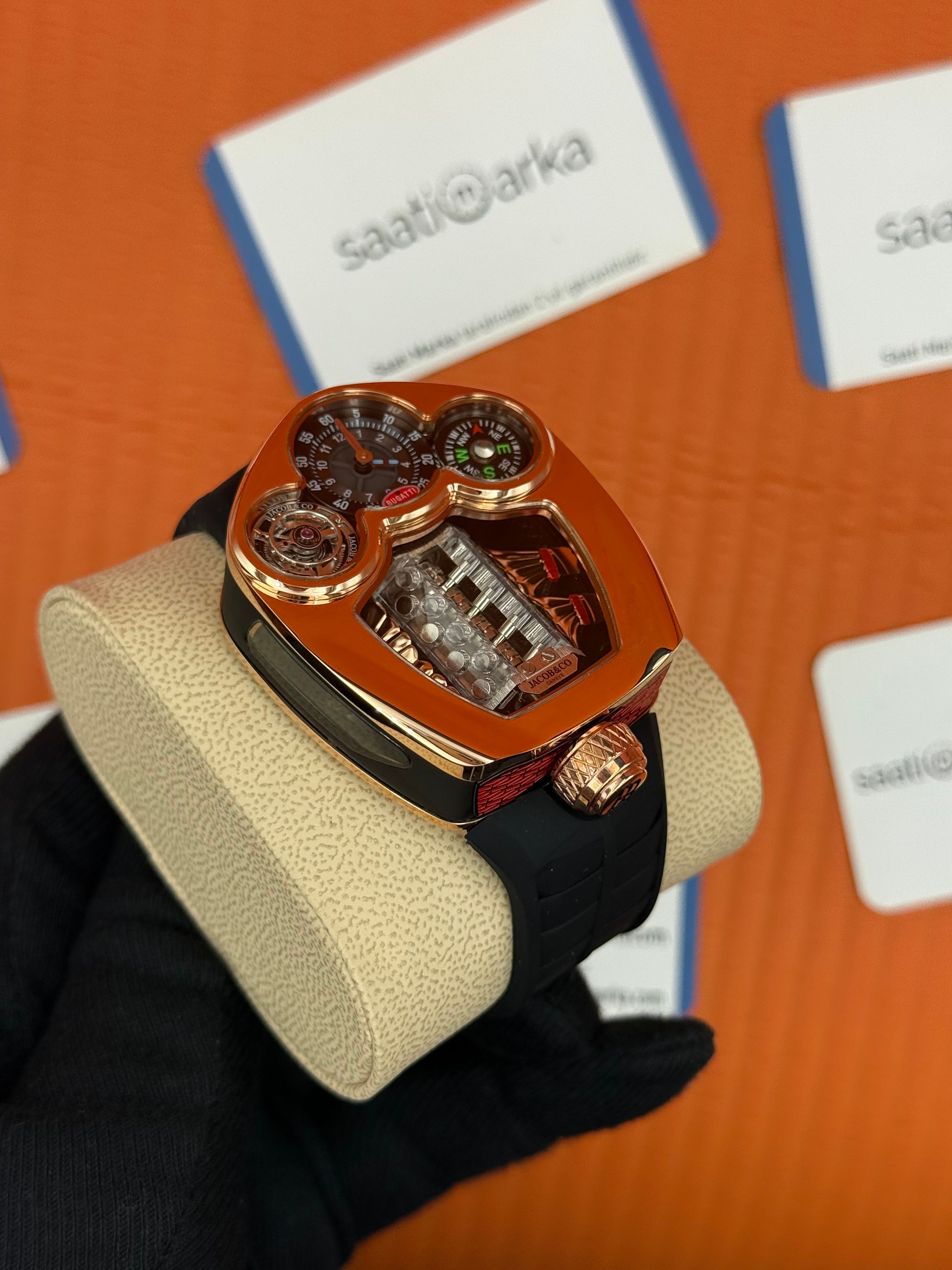 JACOB&CO BUGATTI turbillon kadran siyah kauçuk kordon rose kasa 