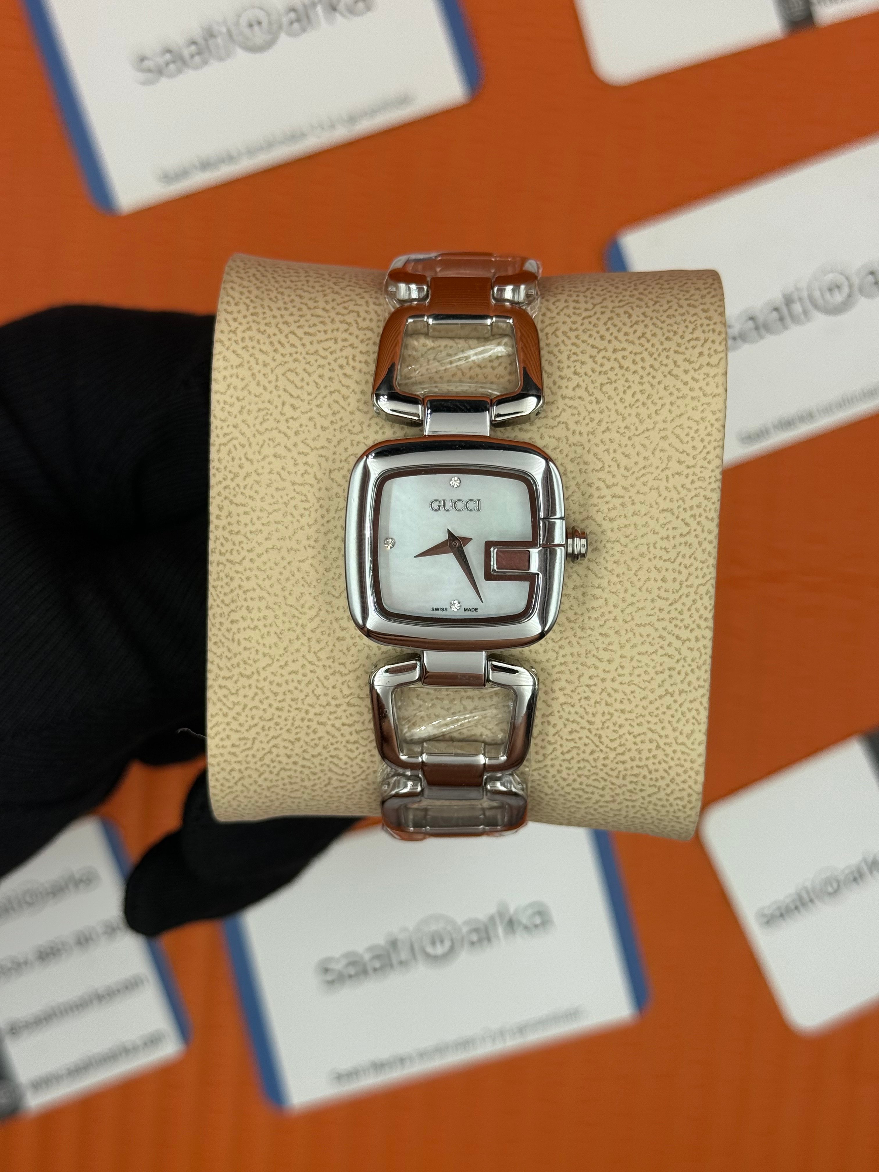 GUCCI YA 126455 beyaz kadran silver kasa kordon kadın kol saati